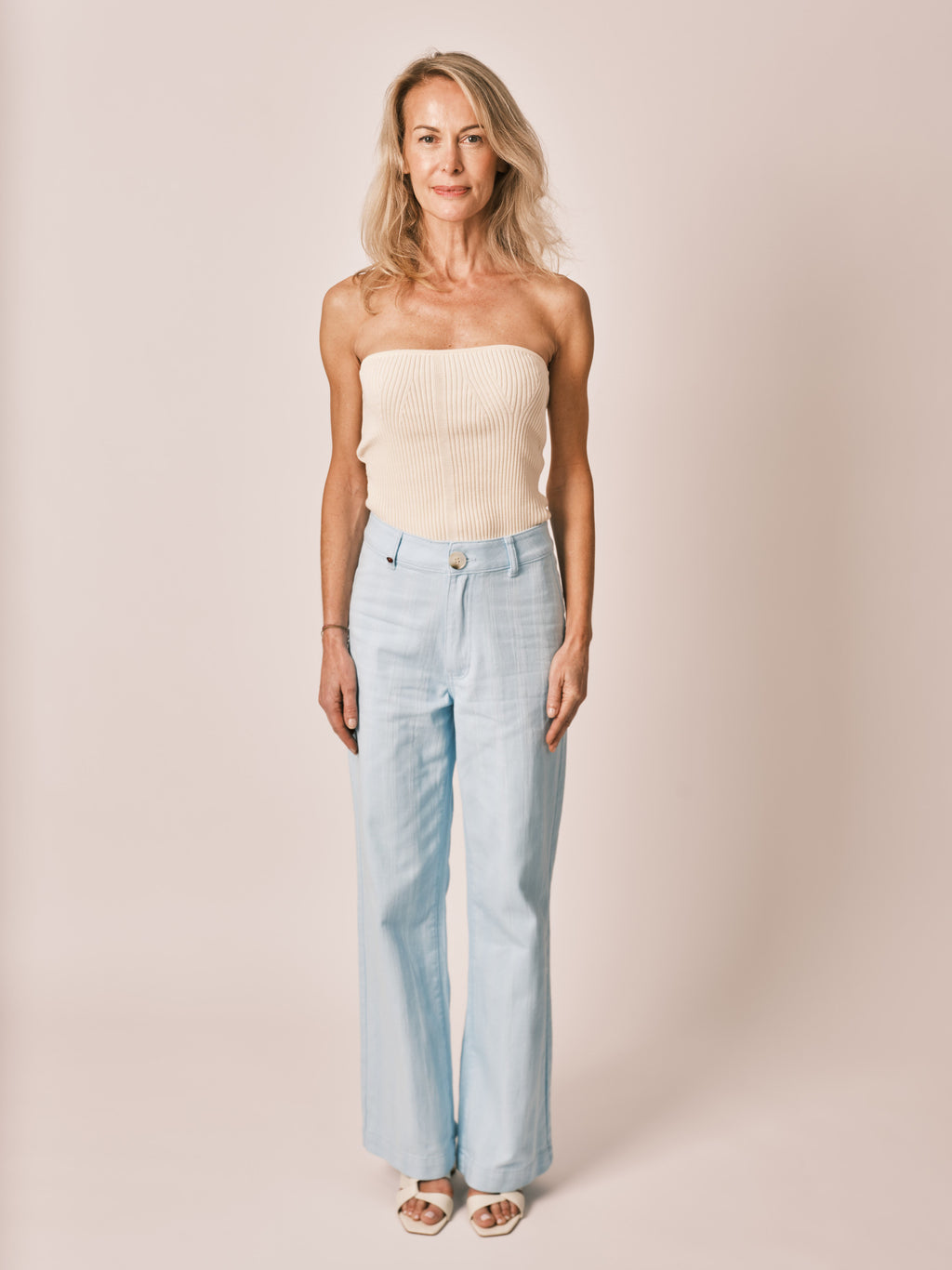 Pantalon évasé bleu clair FEYEL femme, BABY BLUE, taille XS, porté par Jessica (1m75) – photo 2