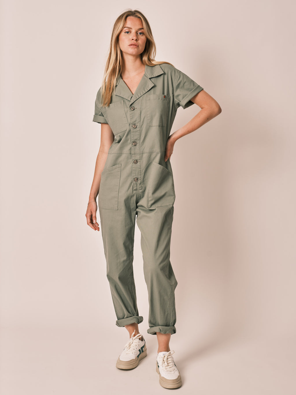 Combinaison manches courtes kaki DENISE femme, KAKI, taille XS, porté par Zoé (1m76) (F.A.M. JEANS) – photo 1