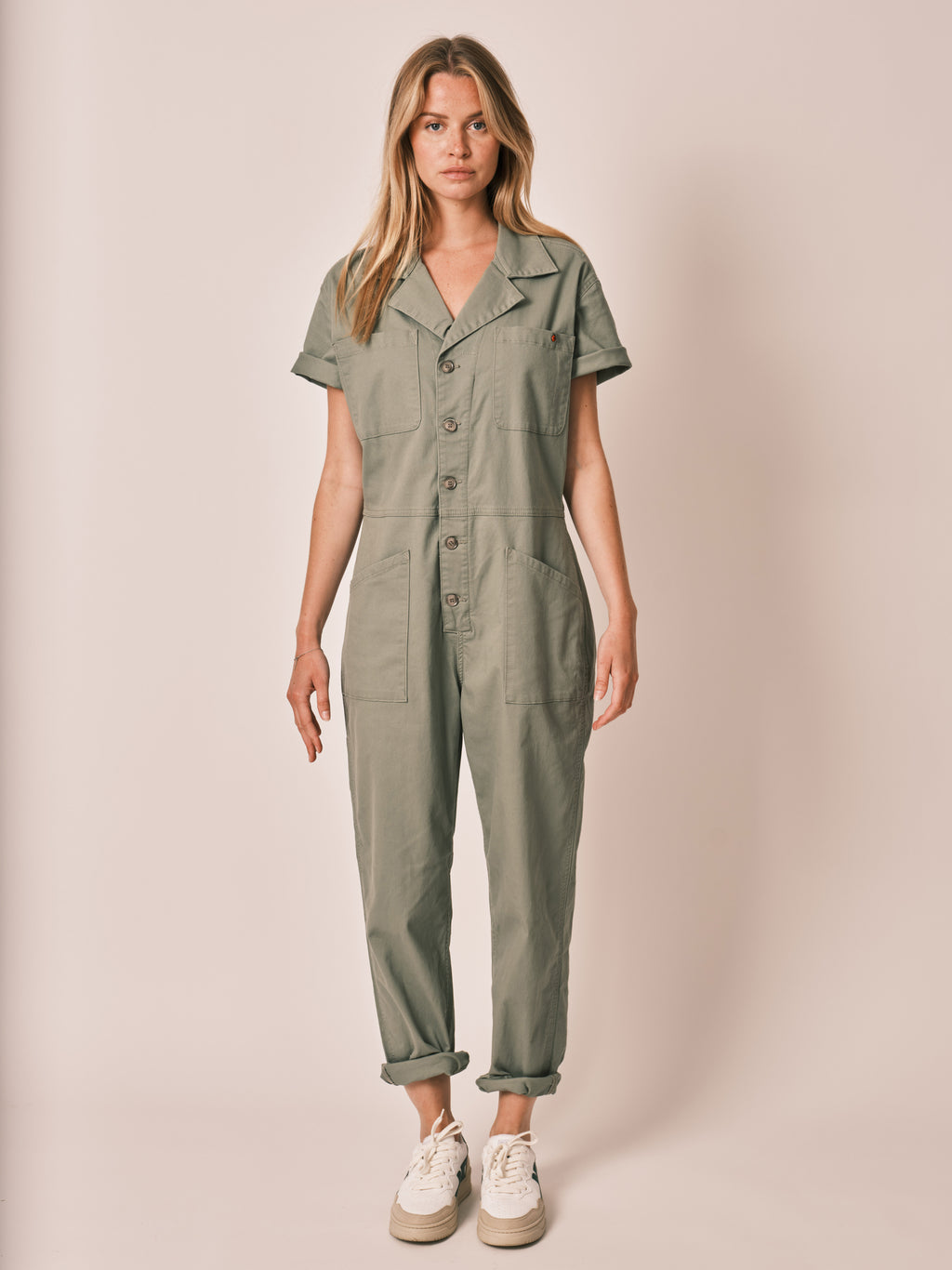 Combinaison manches courtes kaki DENISE femme, KAKI, taille XS, porté par Zoé (1m76) – photo 2