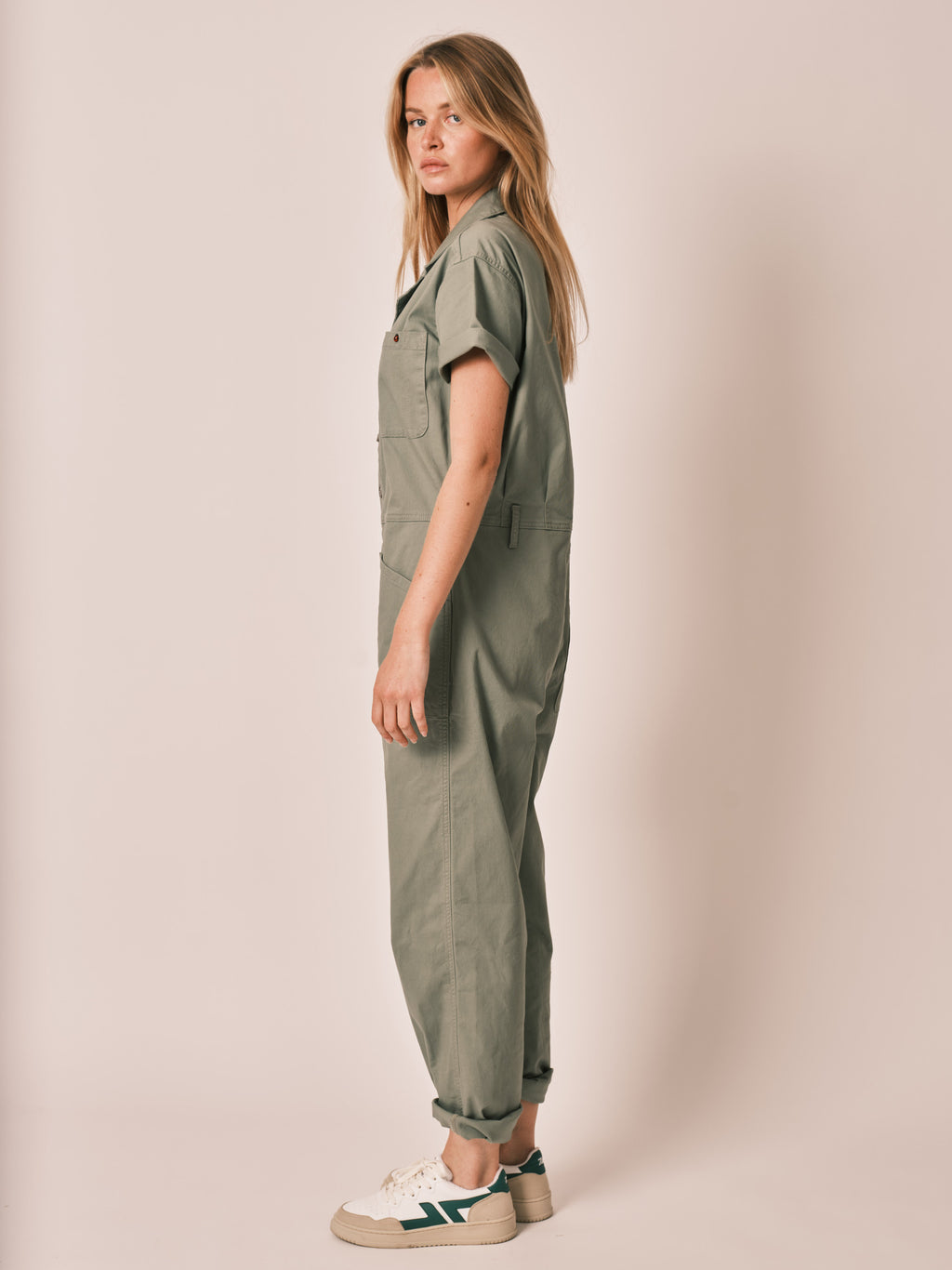 Combinaison manches courtes kaki DENISE femme, KAKI, taille XS, porté par Zoé (1m76) – photo 3