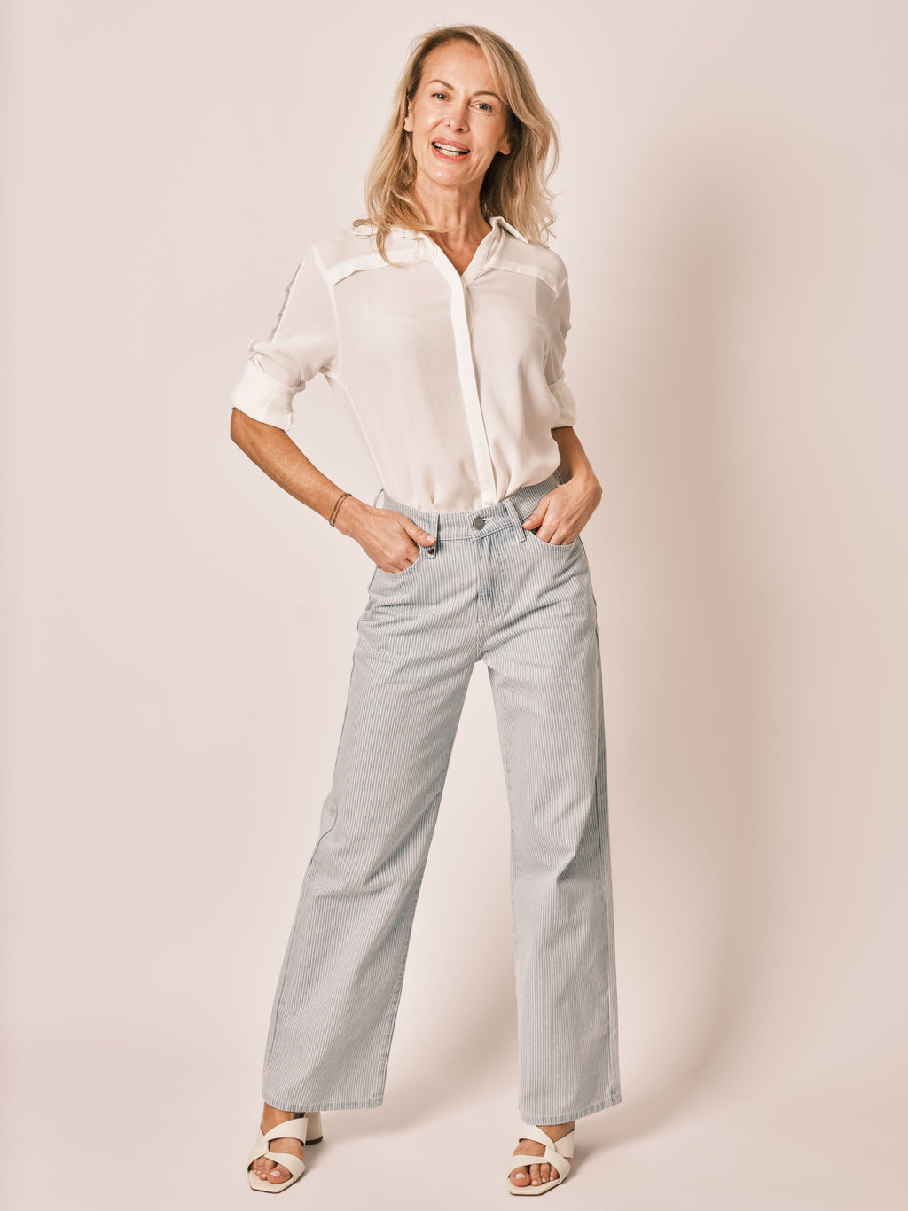 Jean évasé FOREST STRIPE en coton femme, BLUE, taille XS, porté par Jessica (1m75) – photo 2