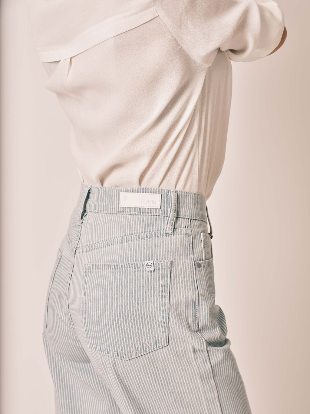 Jean évasé FOREST STRIPE en coton femme, BLUE, taille XS, porté par Jessica (1m75) – photo 4