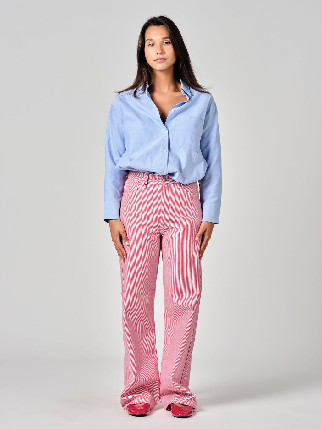 Jean évasé red FOREST STRIPE femme, RED, taille XS, porté par Valentine (1m70) – photo 2