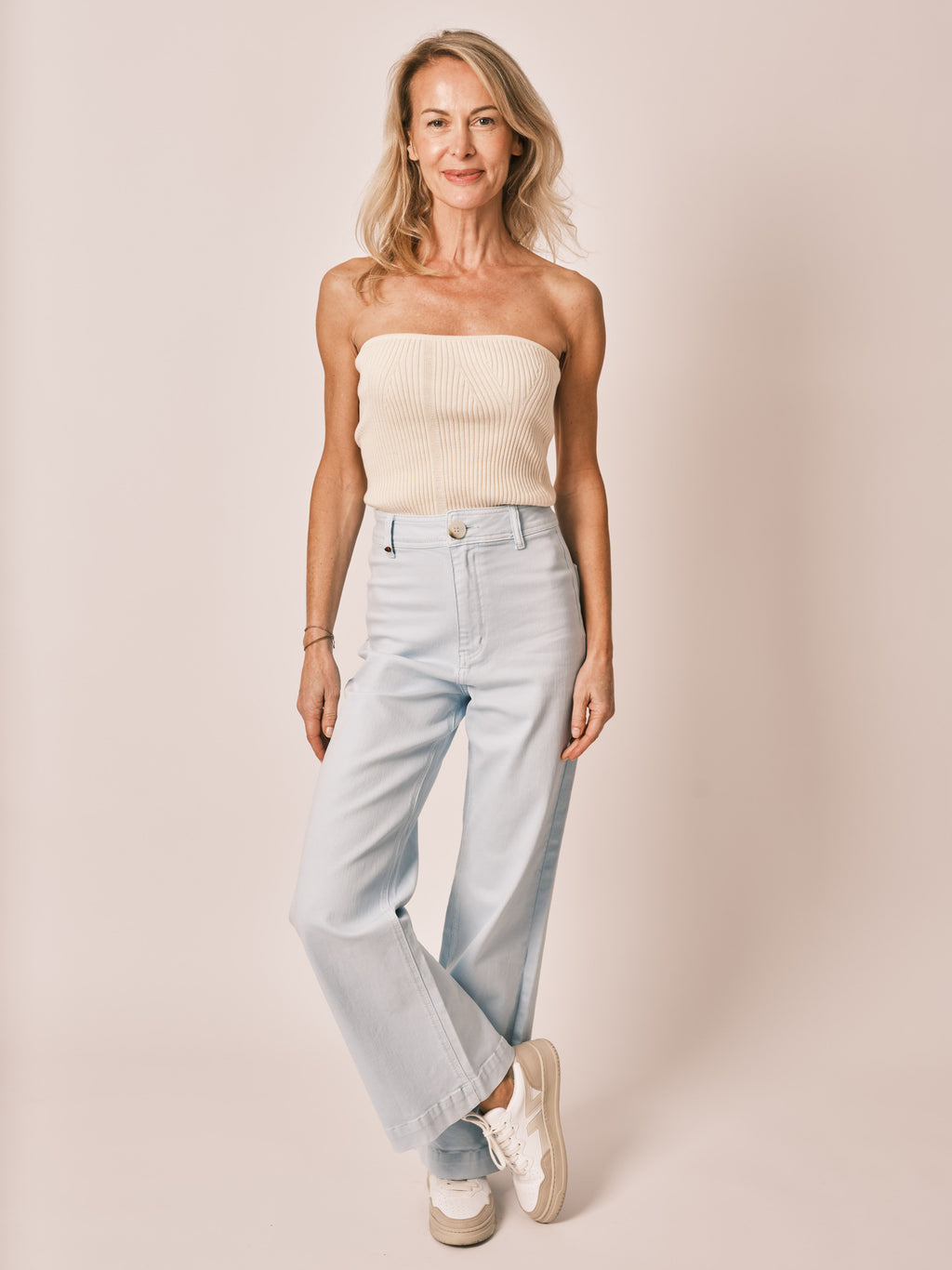 Jean évasé baby blue FAUVE femme, BABY BLUE, taille XS, porté par Jessica (1m75) (F.A.M. JEANS) – photo 1