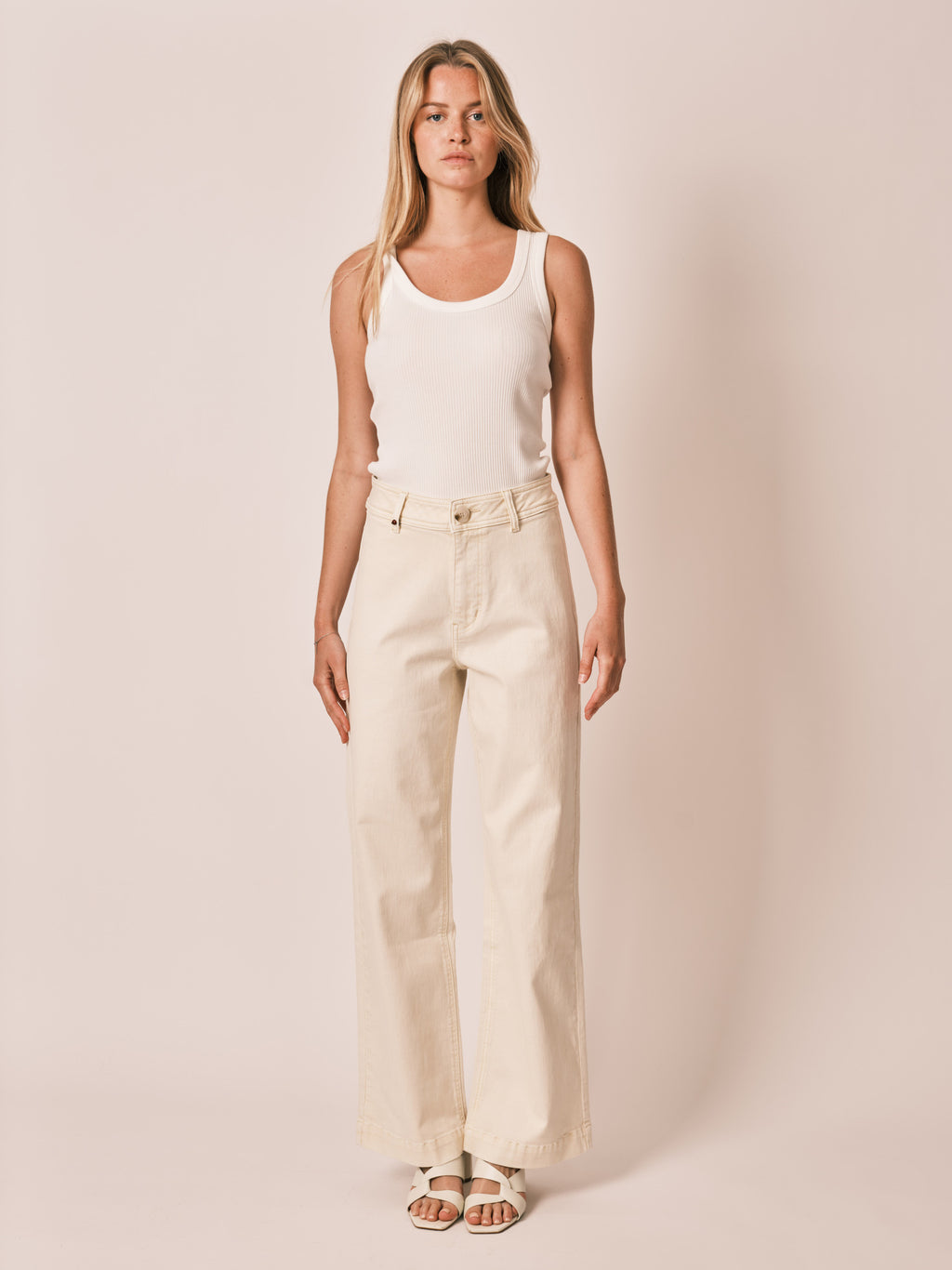 Jean évasé Greige FAUVE femme, GREIGE, taille XS, porté par Zoé (1m76) – photo 2