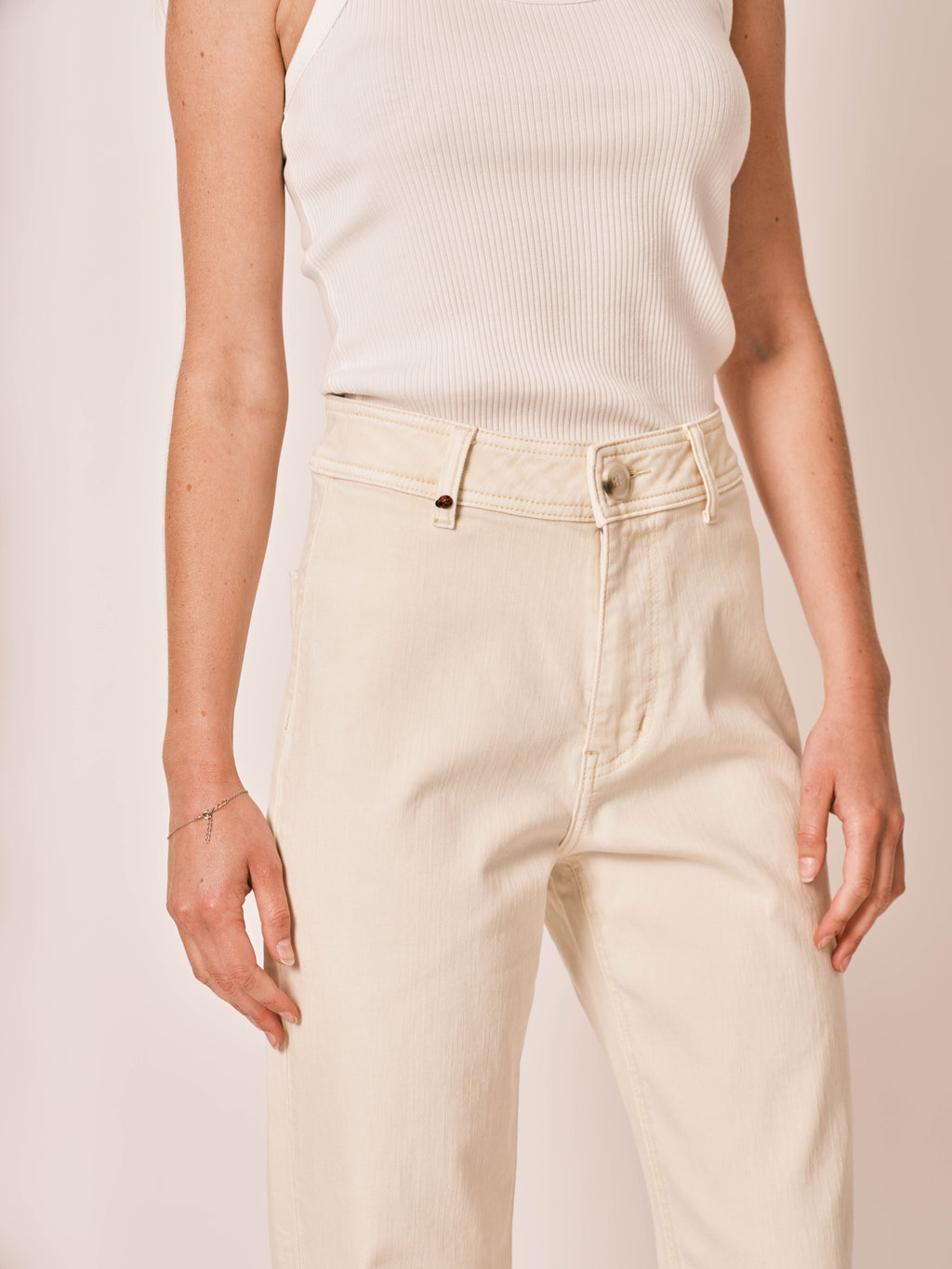 Jean évasé Greige FAUVE femme, GREIGE, taille XS, porté par Zoé (1m76) – photo 5