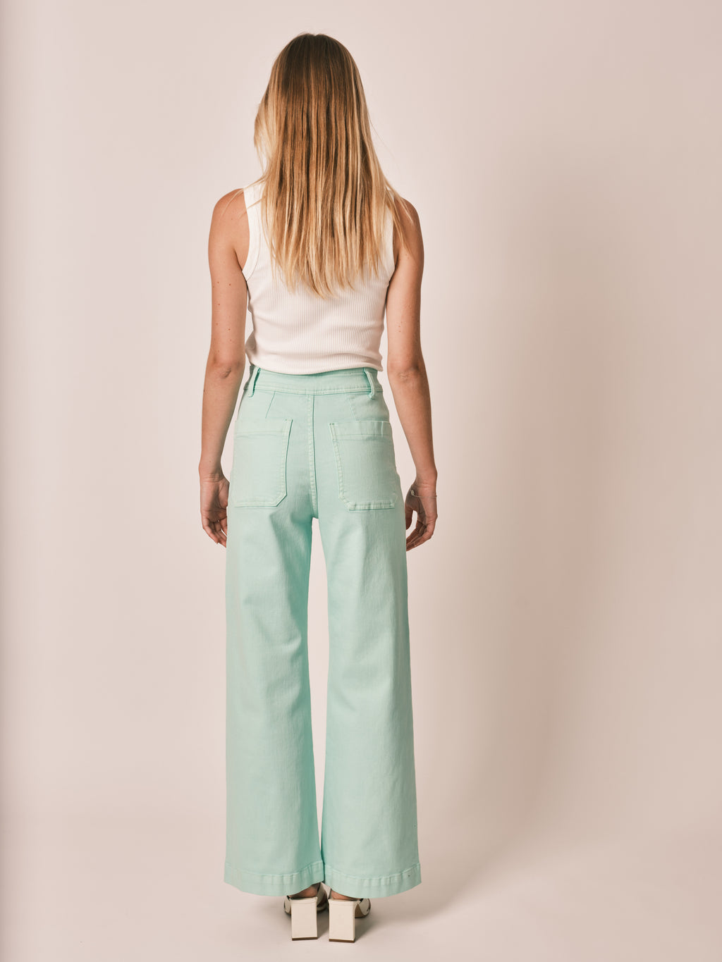 Jean évasé vert mint FAUVE femme, MINT, taille XS, porté par Zoé (1m76) – photo 4