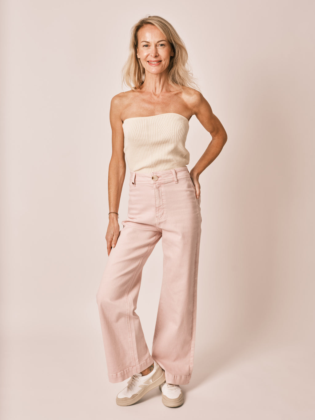 Jean évasé rose FAUVE femme, PINK, taille XS, porté par Jessica (1m75) (F.A.M. JEANS) – photo 1