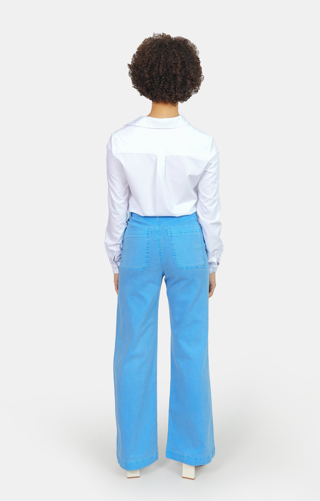 Jean évasé bleu royal FAUVE femme, ROYAL BLUE, taille XS, porté par Marie (1m71) – photo 4