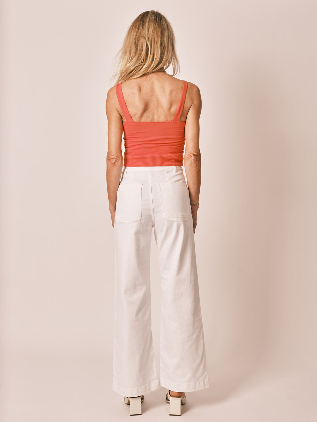 Jean évasé blanc FAUVE femme, WHITE, taille XS, porté par Jessica (1m75) – photo 4