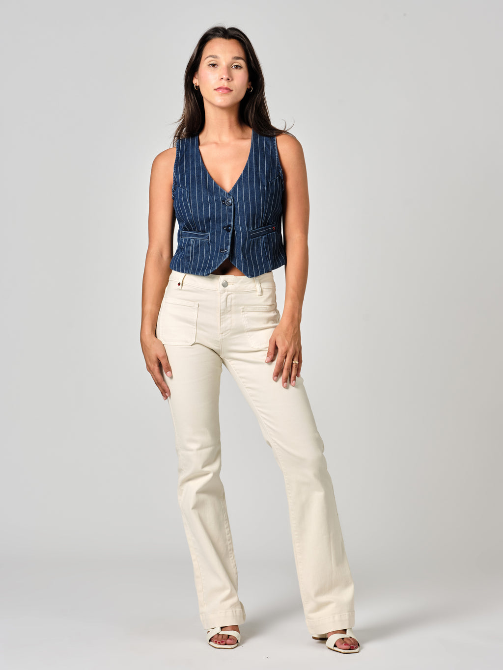 Jean bootcut greige BELLA femme, GREIGE, taille 25, porté par Valentine (1m70) (F.A.M. JEANS) – photo 1
