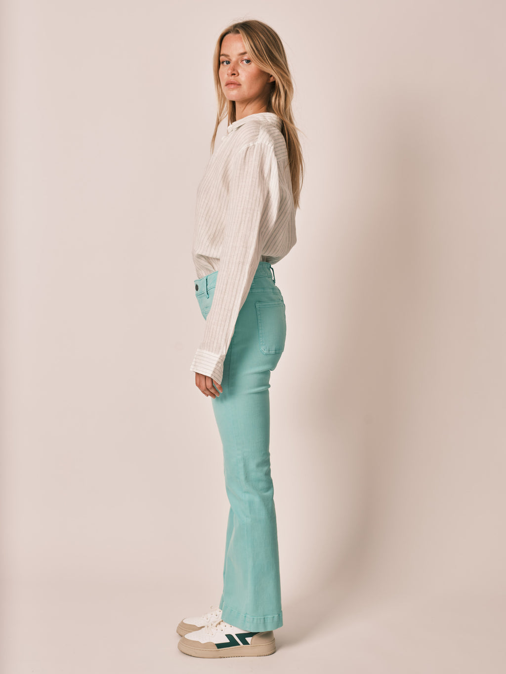 Jean bootcut mint BELLA femme, MINT, taille 25, porté par Zoé (1m76) – photo 3