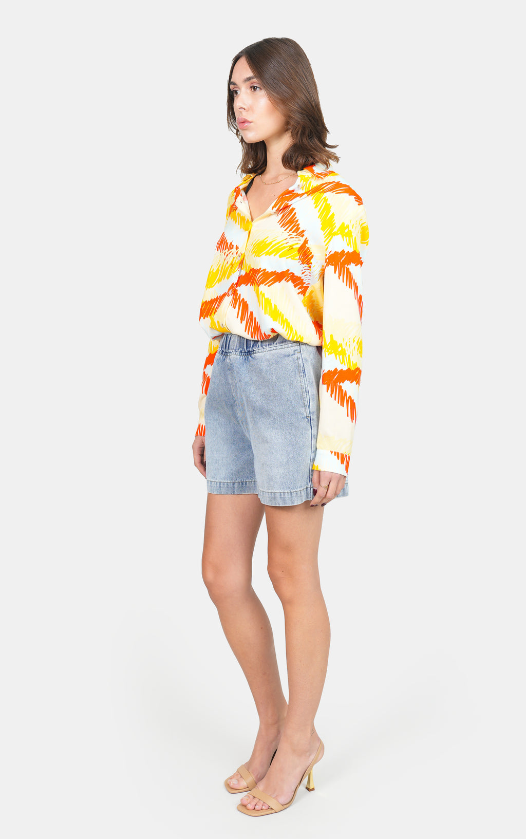 Short ample en jean ABBY femme, LIGHT BLUE, taille XS, porté par Claire (1m76) – photo 3