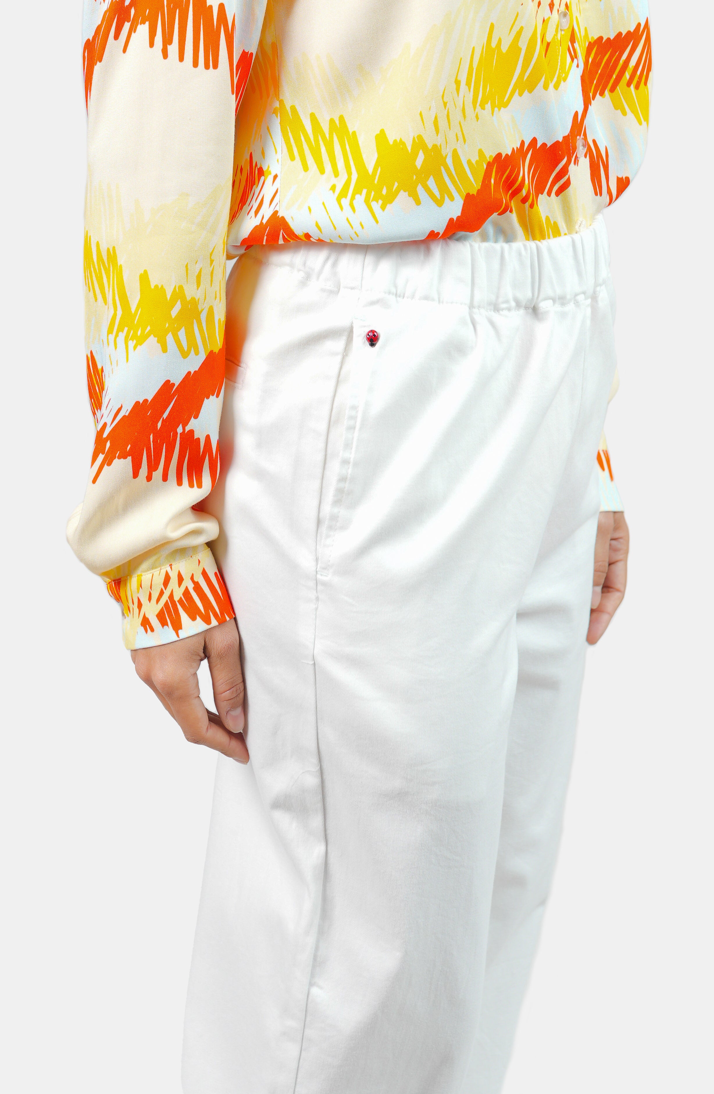 Mom confort blanc FRANCE femme, WHITE, taille XS, porté par Marie (1m71) – photo 2