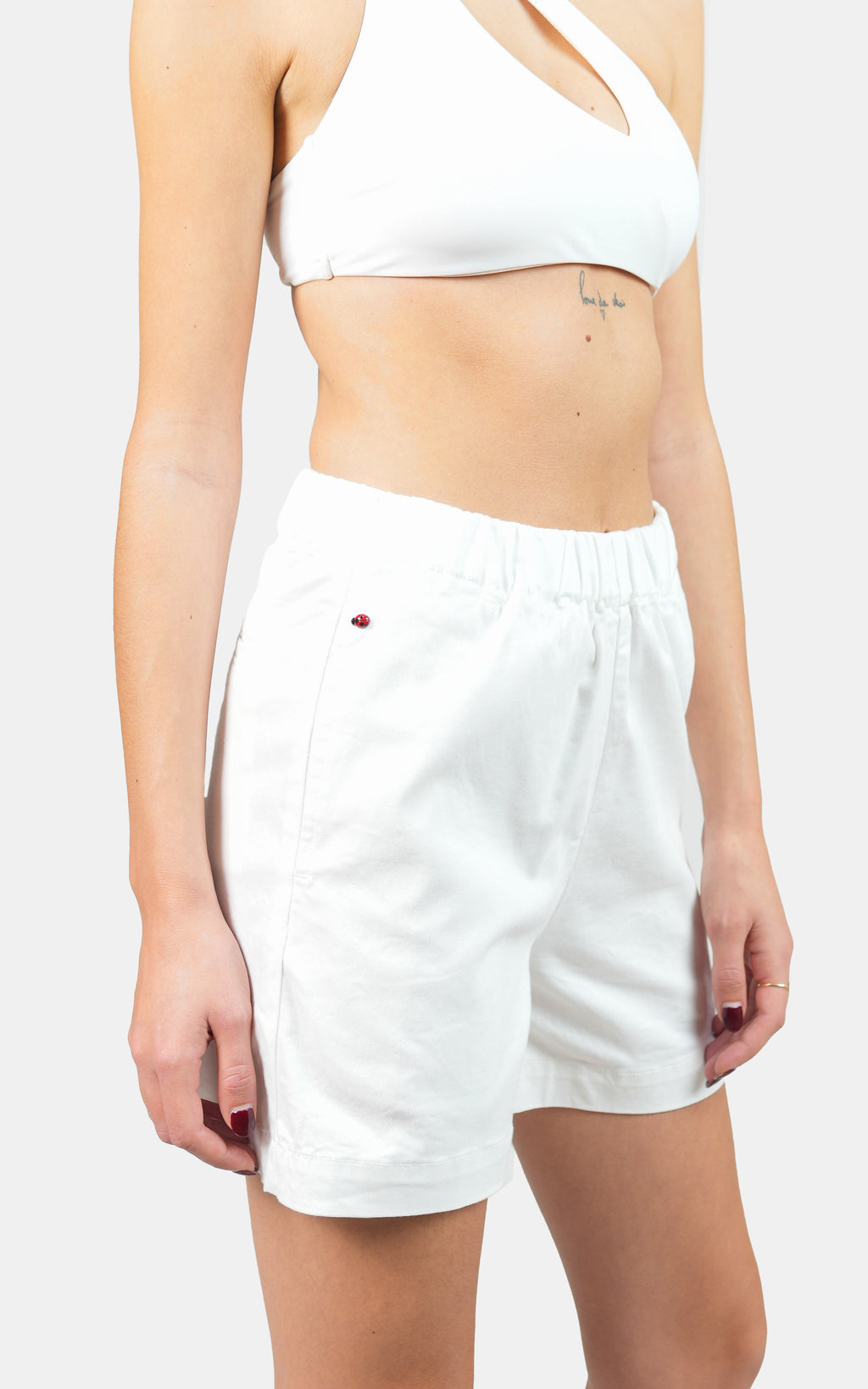 Short court en coton ABBY blanc femme, WHITE, taille XS, porté par Claire (1m76) – photo 2