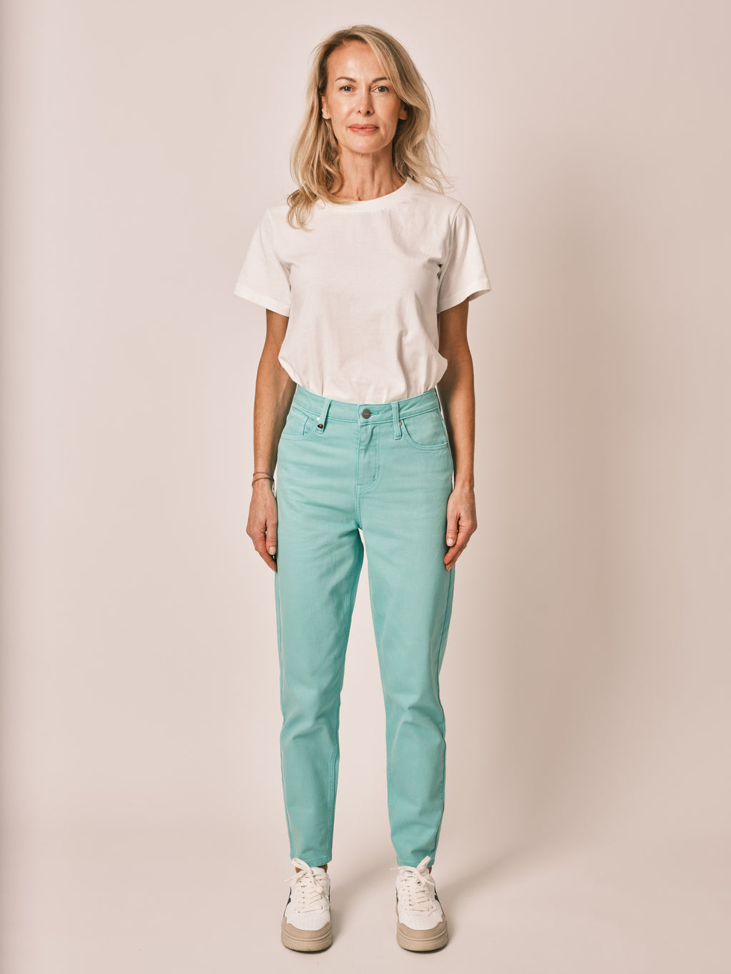 Jean mom mint taille haute POLLY femme, MINT, taille 25, porté par Jessica (1m75) – photo 2