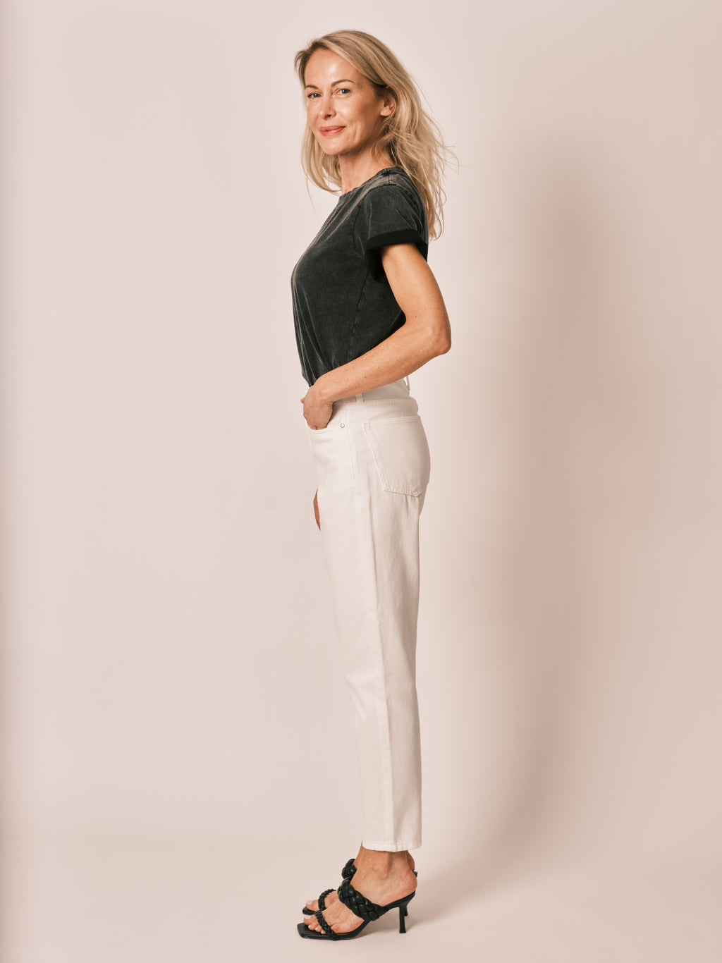 Jean mom blanc taille haute POLLY femme, WHITE, taille 25, porté par Jessica (1m75) – photo 3