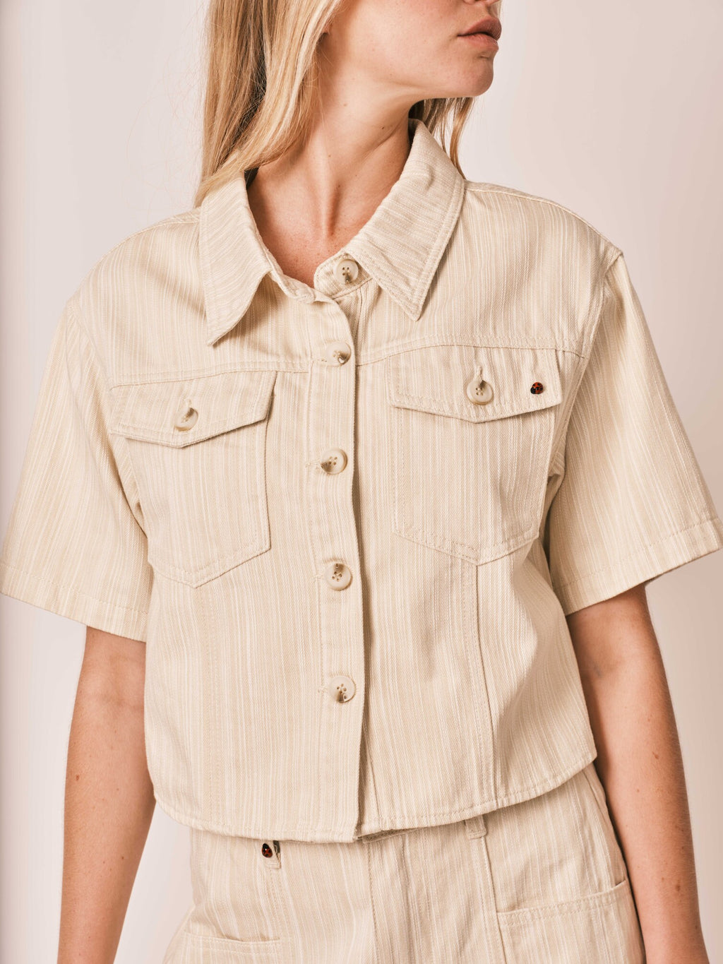 Chemise beige VILMA 100% coton femme, BEIGE, taille XS, porté par Zoé (1m76) – photo 5
