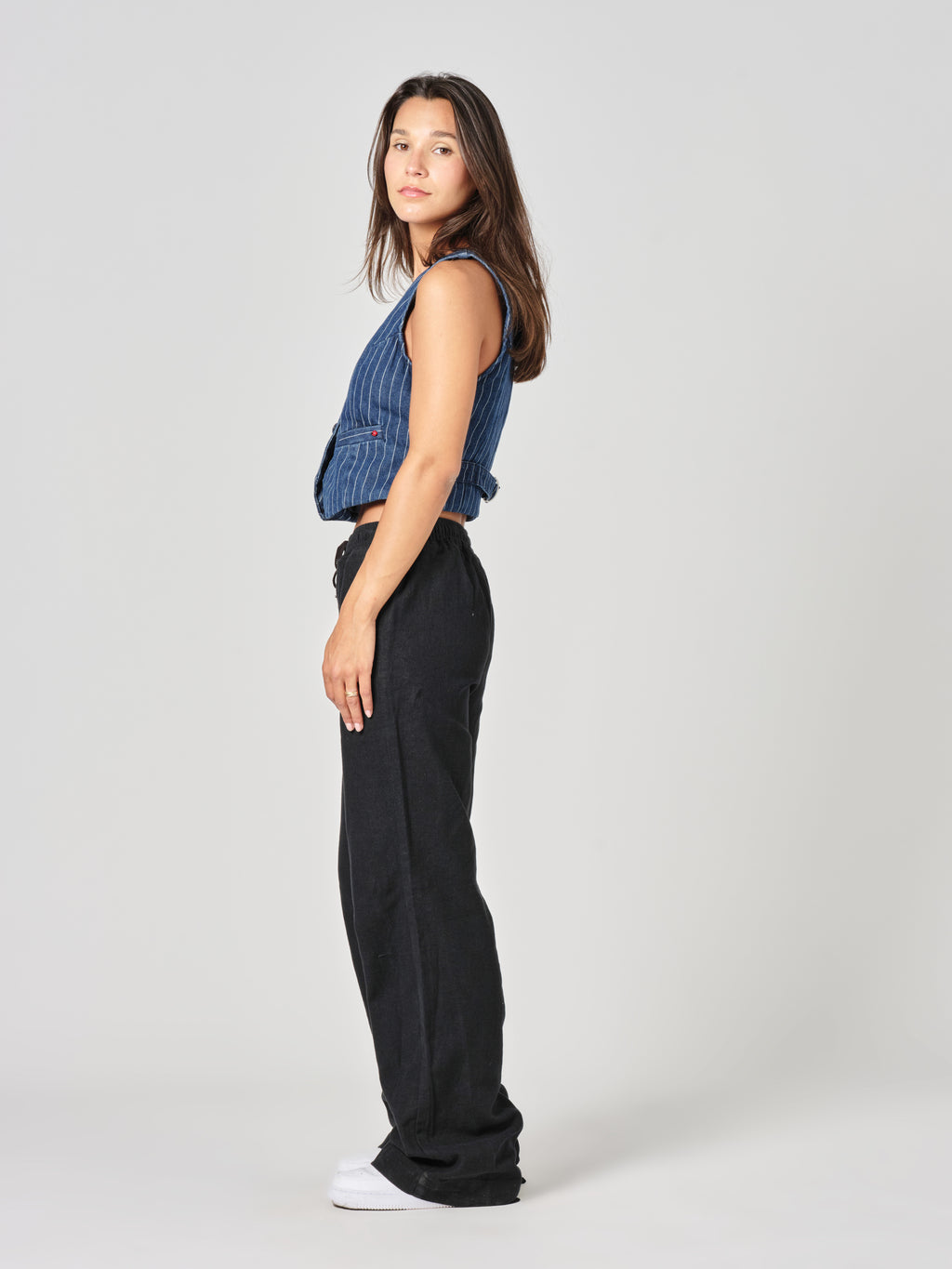 Pantalon évasé black FRANCINE femme, BLACK, taille XS, porté par Valentine (1m70) – photo 3