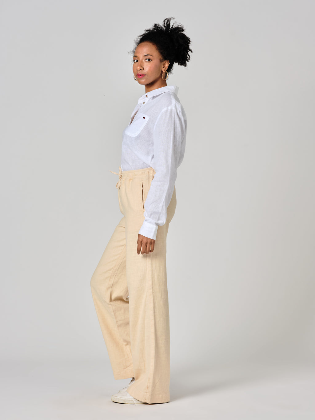 Pantalon évasé Sand FRANCINE femme, SAND, taille XS, porté par Shazney (1m75) – photo 3