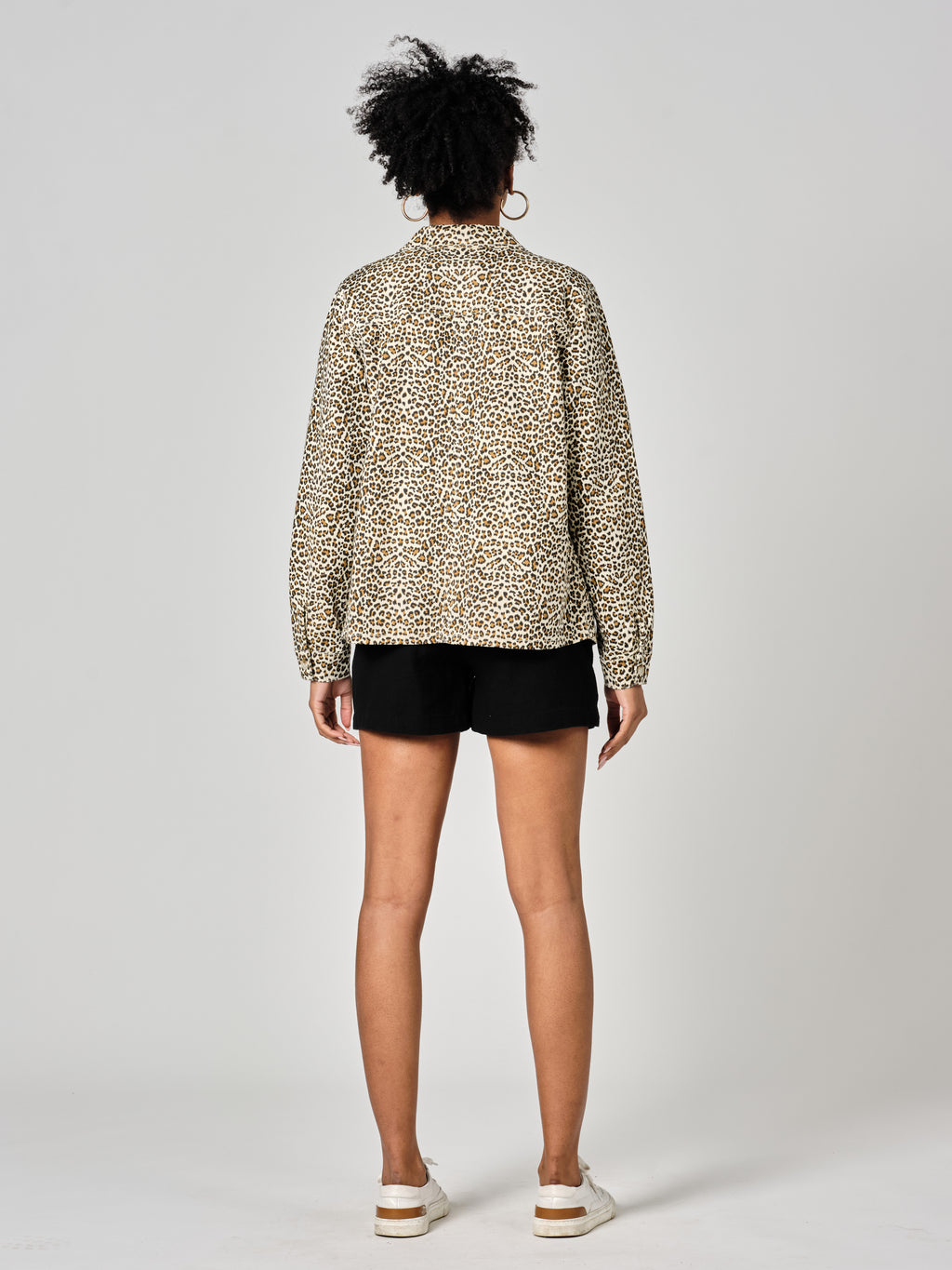 Veste en jean léopard VIVIAN femme, LEOPARD, taille XS, porté par Shazney (1m75) – photo 4