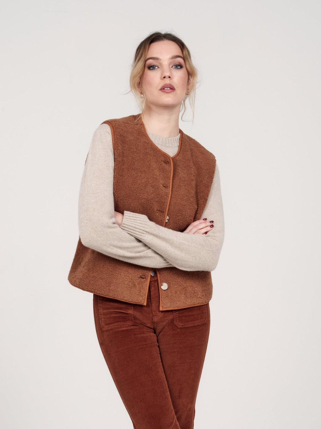 Veste sans manches VITA caramel femme, CARAMEL, taille XS, porté par Priscilla (1m76) (F.A.M. JEANS) – photo 1