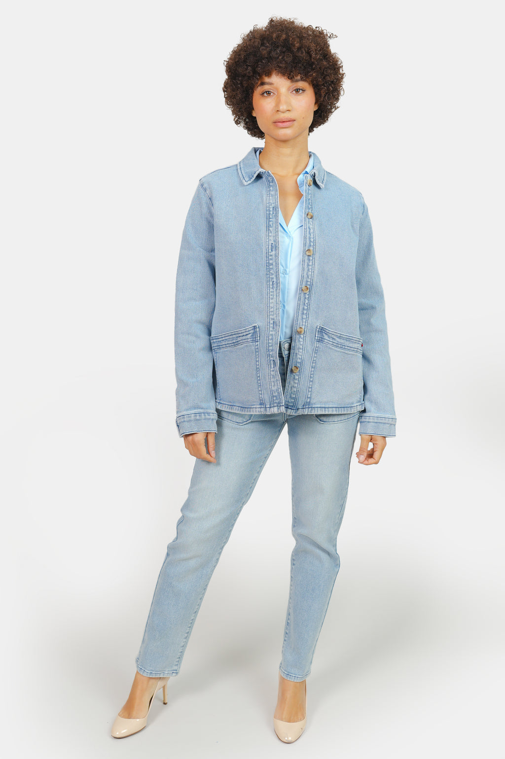 Veste légère bleu en jean VIVIAN femme, LIGHT BLUE, taille XS, porté par Marie (1m71) – photo 2