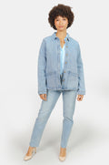 Veste légère bleu en jean VIVIAN femme, LIGHT BLUE, taille XS, porté par Marie (1m71) – photo 2