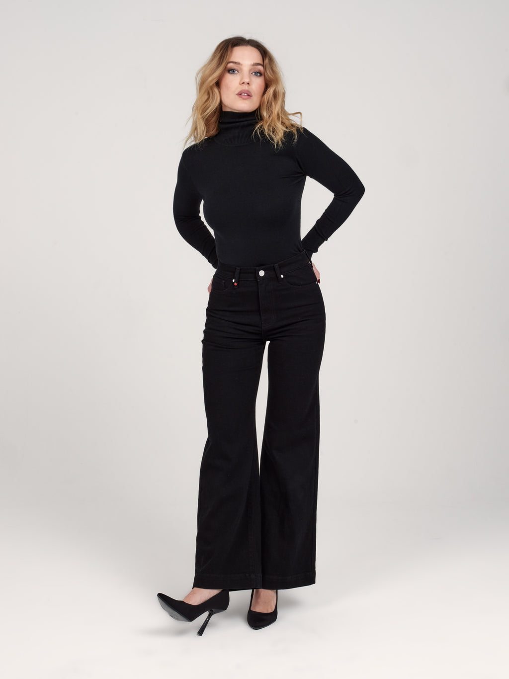 Jean large taille haute FLEURE femme, BLACK, taille XS, porté par Priscilla (1m76) (FAM PARIS) – photo 1