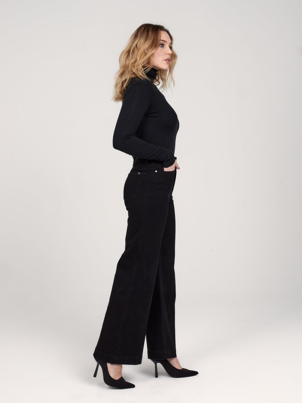 Jean large taille haute FLEURE femme, BLACK, taille XS, porté par Priscilla (1m76) – photo 2