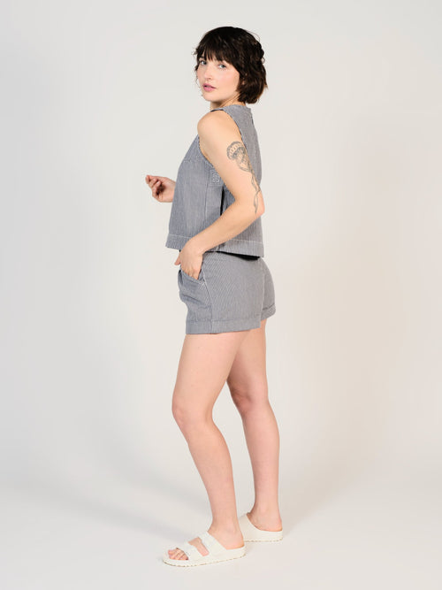 Short à pinces marine AMELIA STRIPE femme, STRIPE NAVY, taille XS, porté par Sarah (1m72) – photo 2