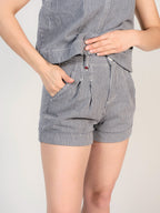 Short à pinces marine AMELIA STRIPE femme, STRIPE NAVY, taille XS, porté par Sarah (1m72) – photo 4