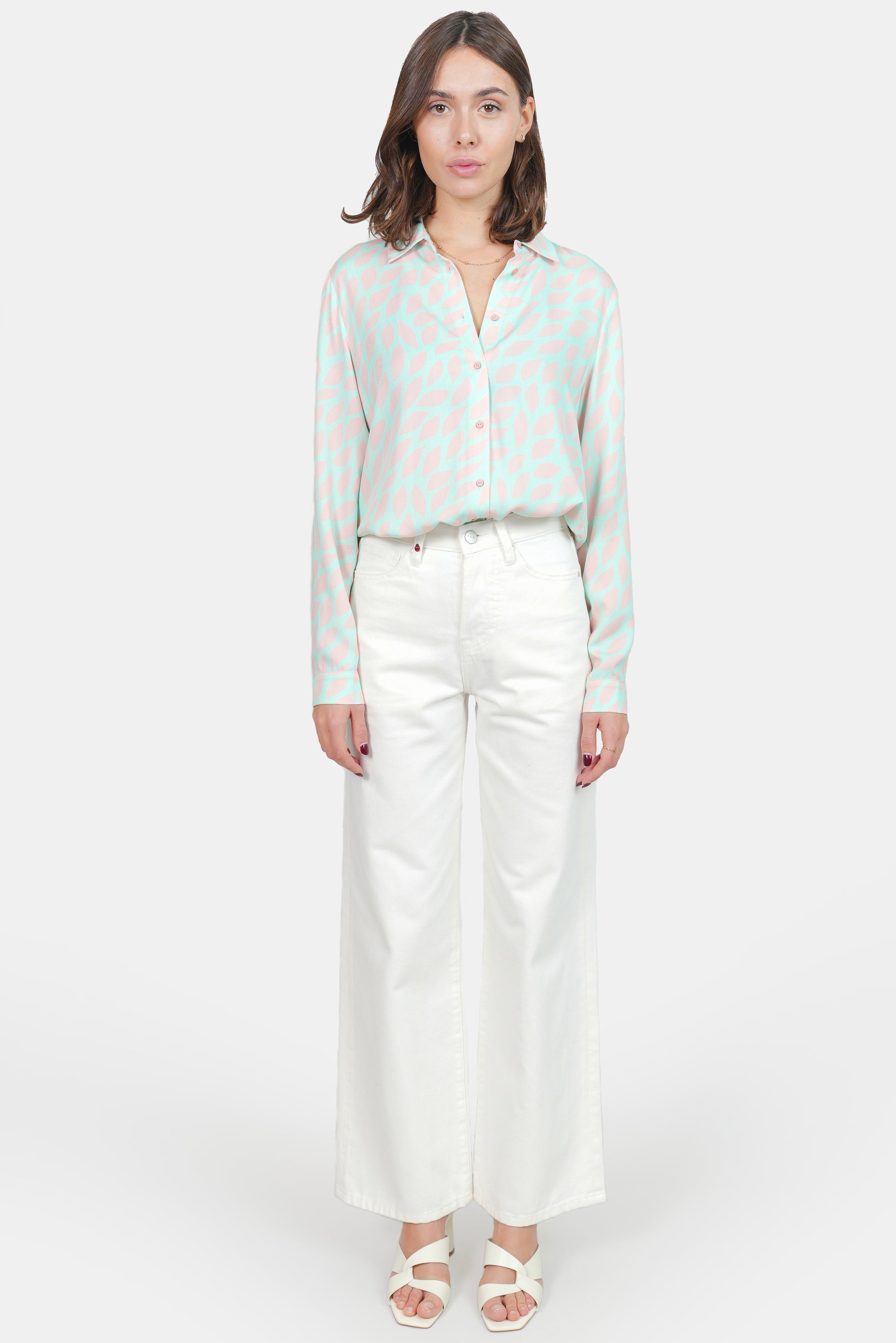 Jean évasé blanc FOREST femme, WHITE, taille XS, porté par Claire (1m76) – photo 2