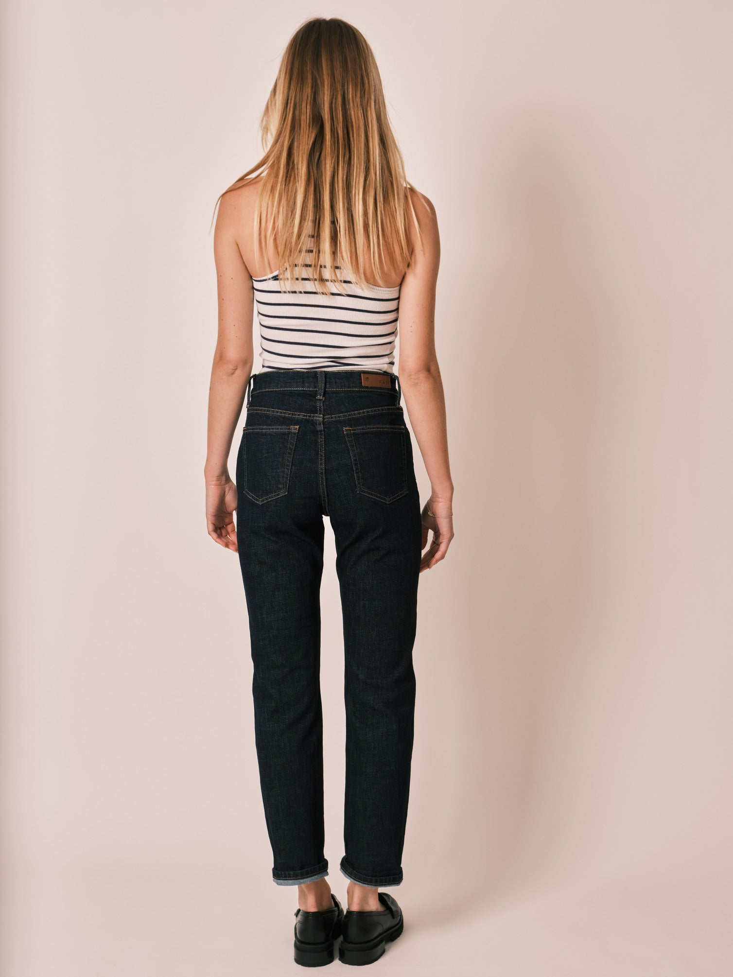 Jean mom indigo PATRICIA MFN femme, INDIGO, taille 25, porté par Zoé (1m76) – photo 4