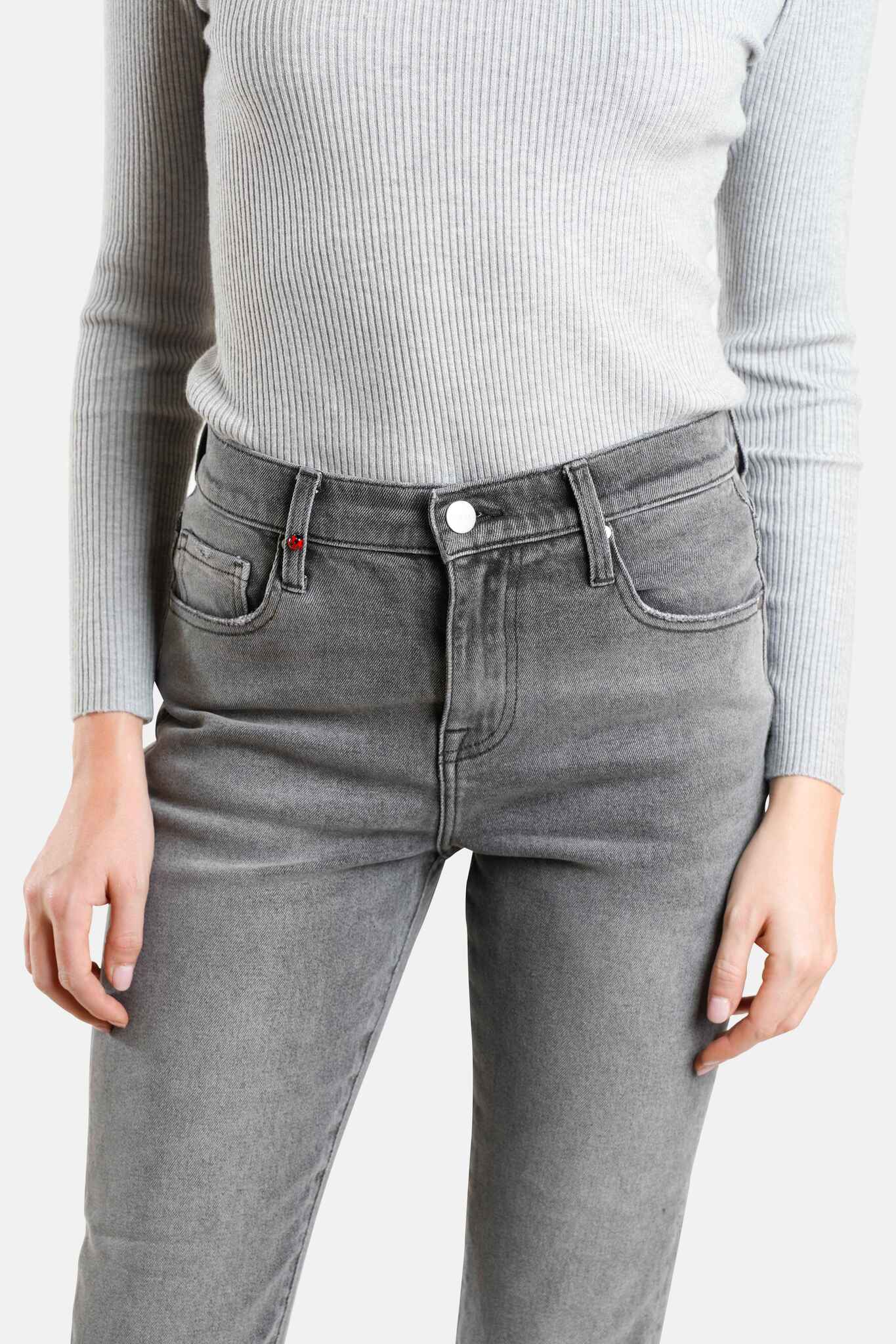 Jean mom gris PATRICIA femme, GREY, taille 26, porté par Lilou (1m75) (F.A.M. JEANS) – photo 1