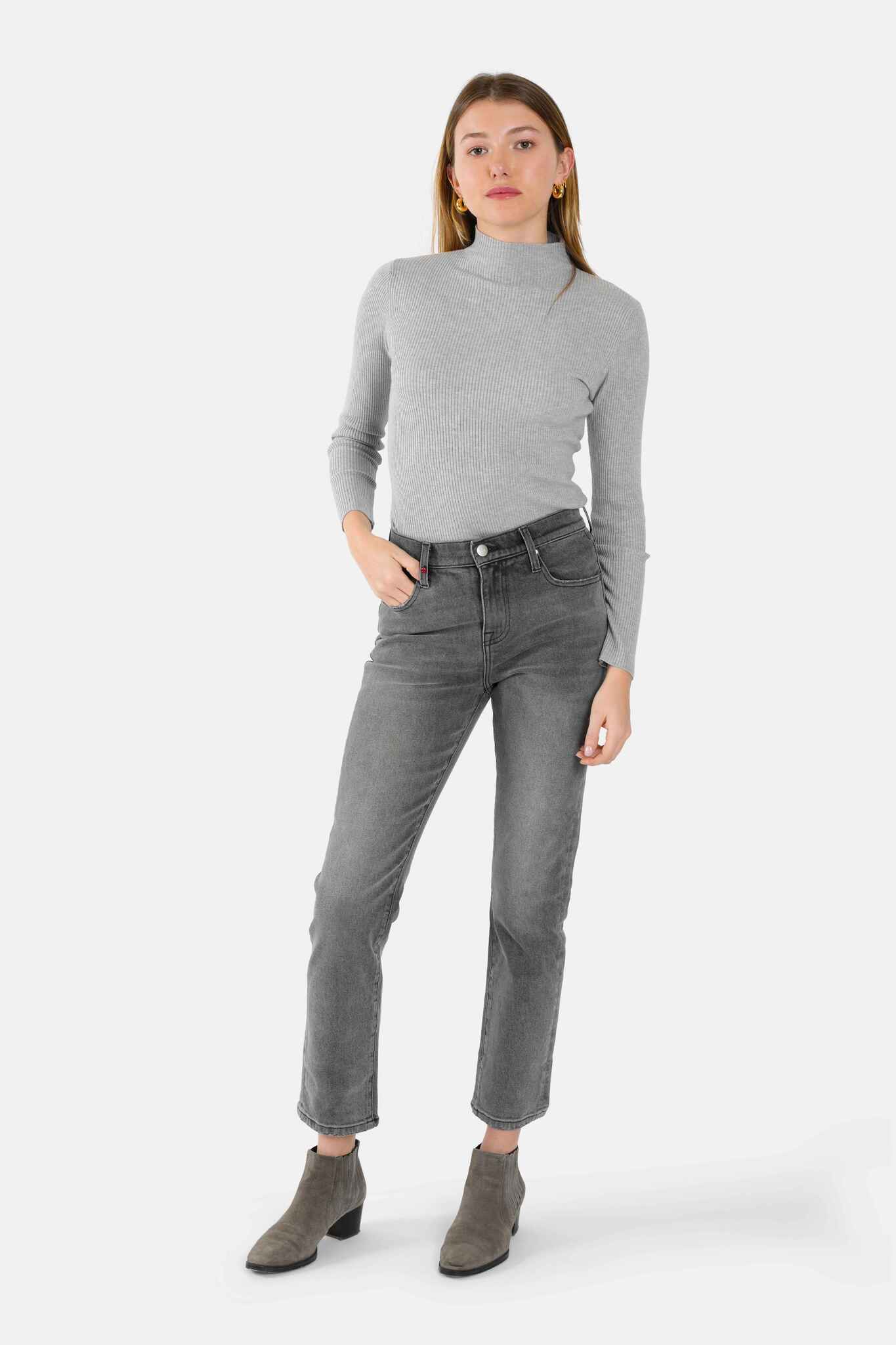 Jean mom gris PATRICIA femme, GREY, taille 26, porté par Lilou (1m75) – photo 2