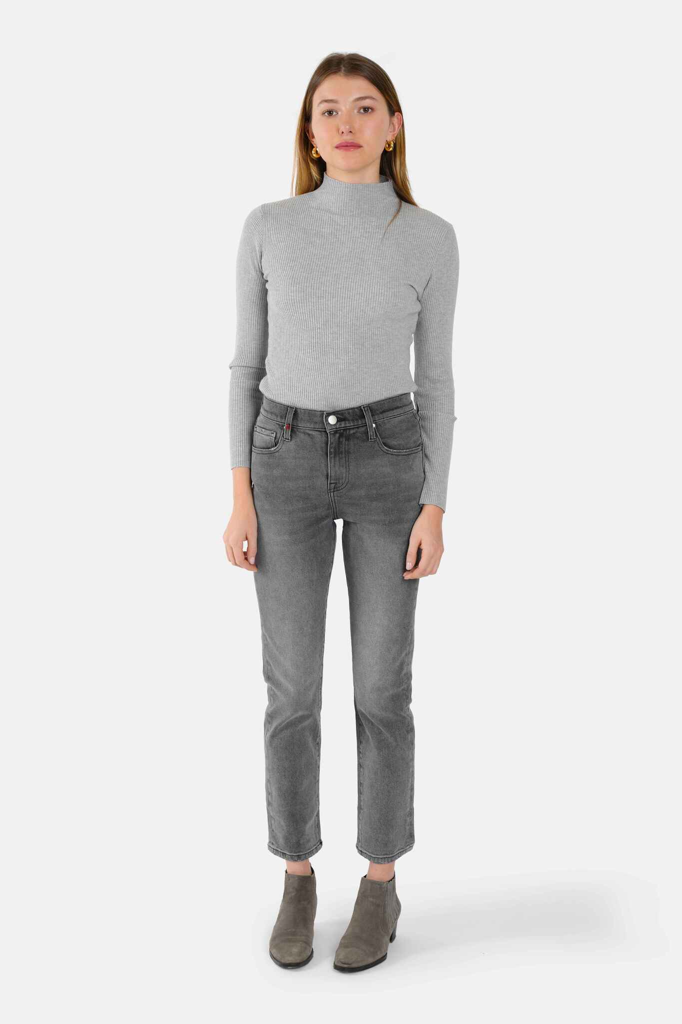 Jean mom gris PATRICIA femme, GREY, taille 26, porté par Lilou (1m75) – photo 3