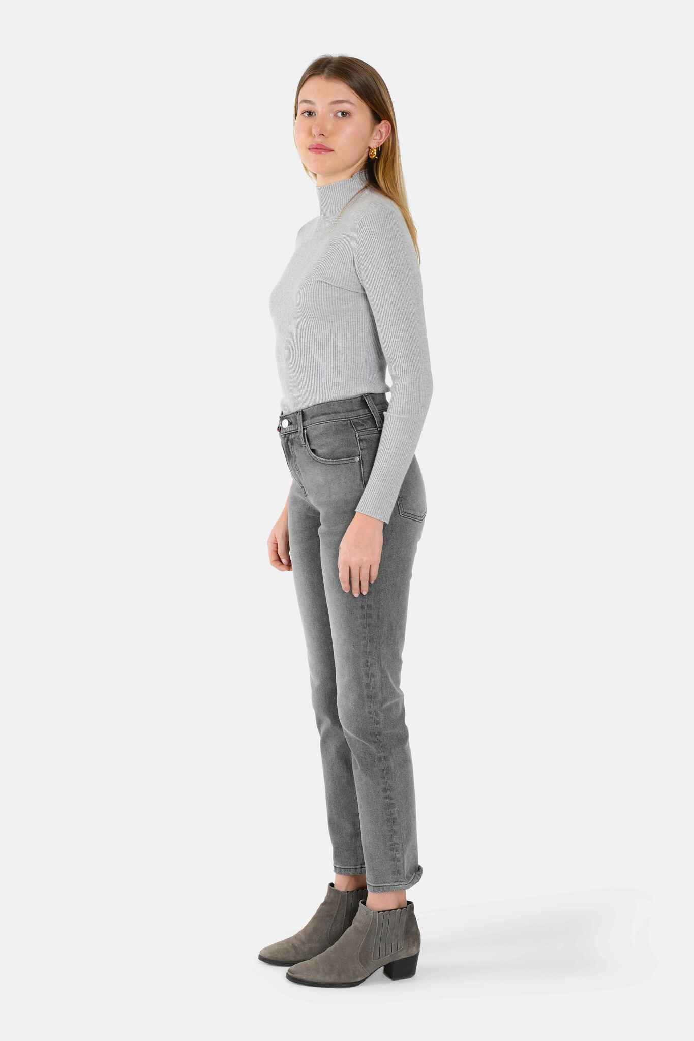 Jean mom gris PATRICIA femme, GREY, taille 26, porté par Lilou (1m75) – photo 4