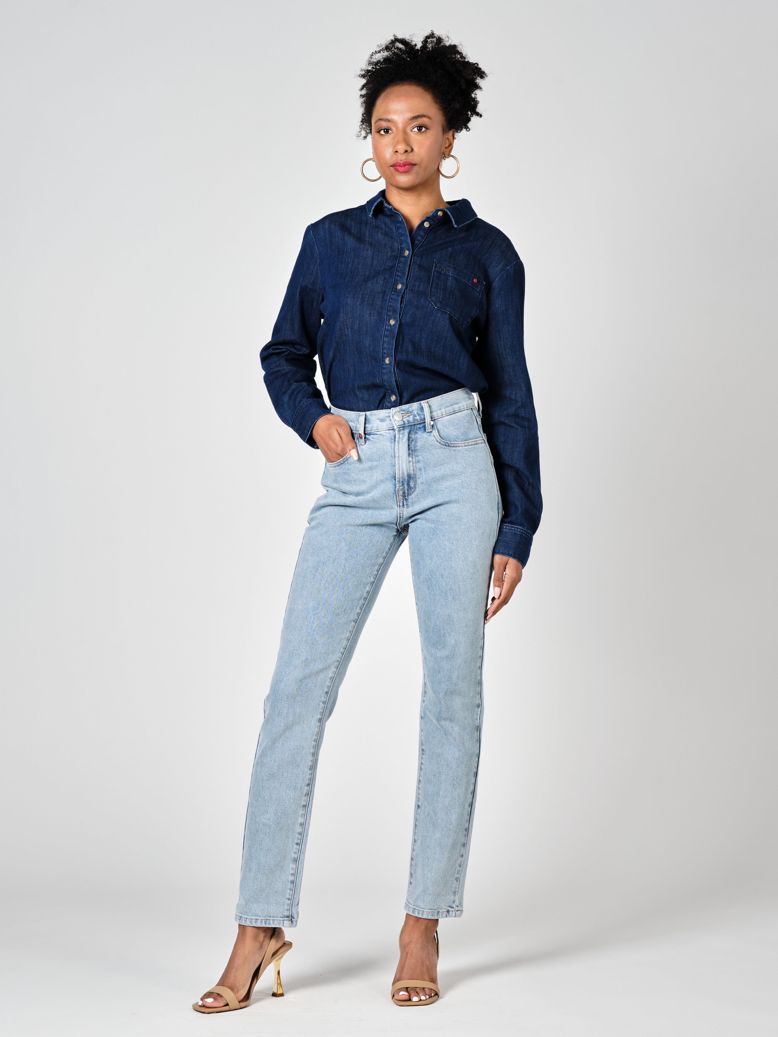 Jean mom bleu clair PATRICIA LONG femme, LIGHT BLUE LONG, taille 24, porté par Shazney (1m75) – photo 5