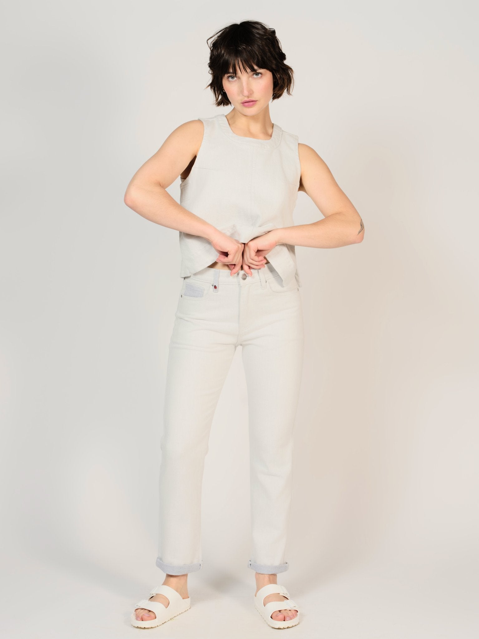 Jean mom blanc PATRICIA MFN femme, WHITE/BLUE, taille 25, porté par Sarah (1m72) (F.A.M. JEANS) – photo 1