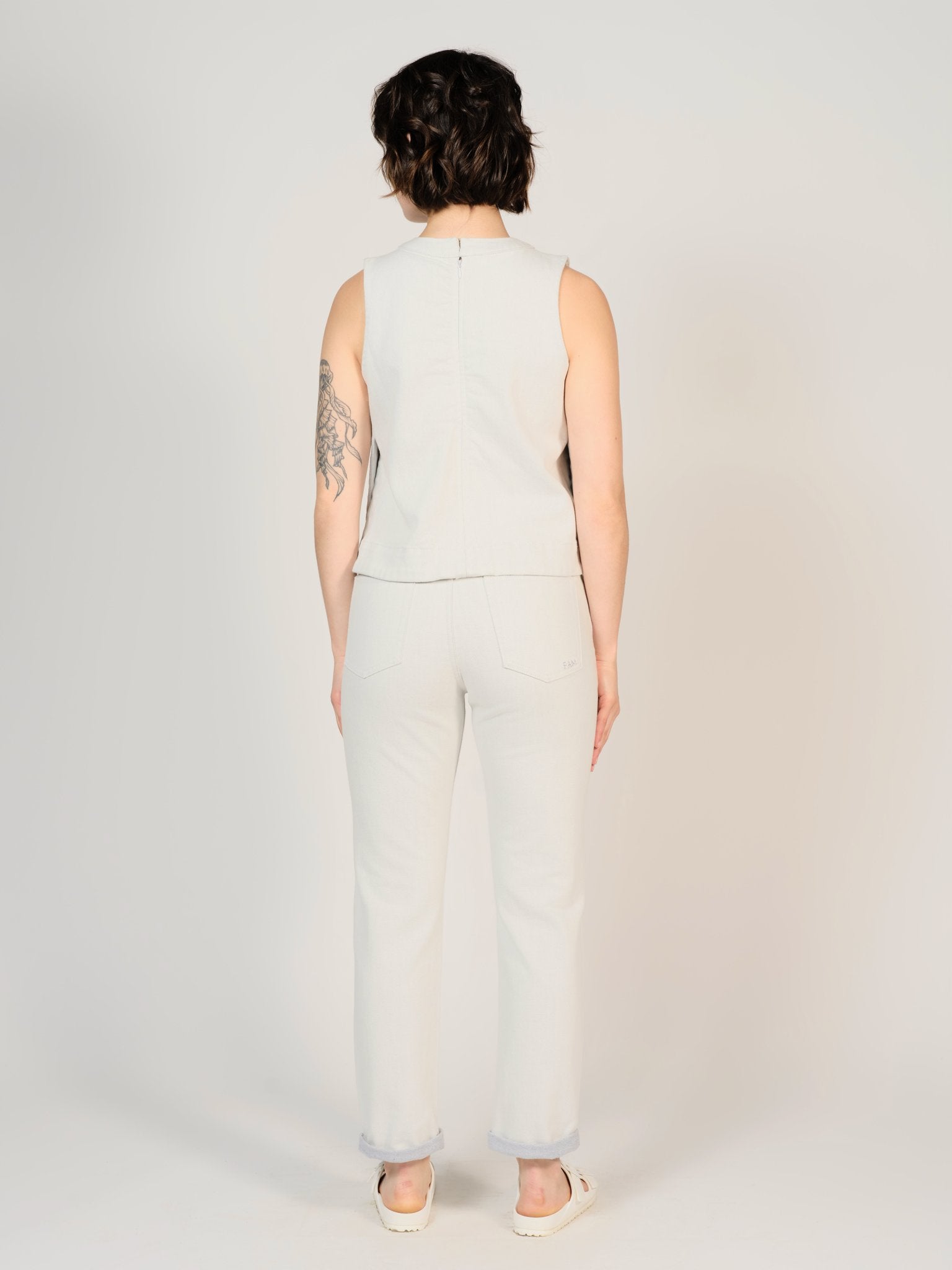 Jean mom blanc PATRICIA MFN femme, WHITE/BLUE, taille 25, porté par Sarah (1m72) – photo 4