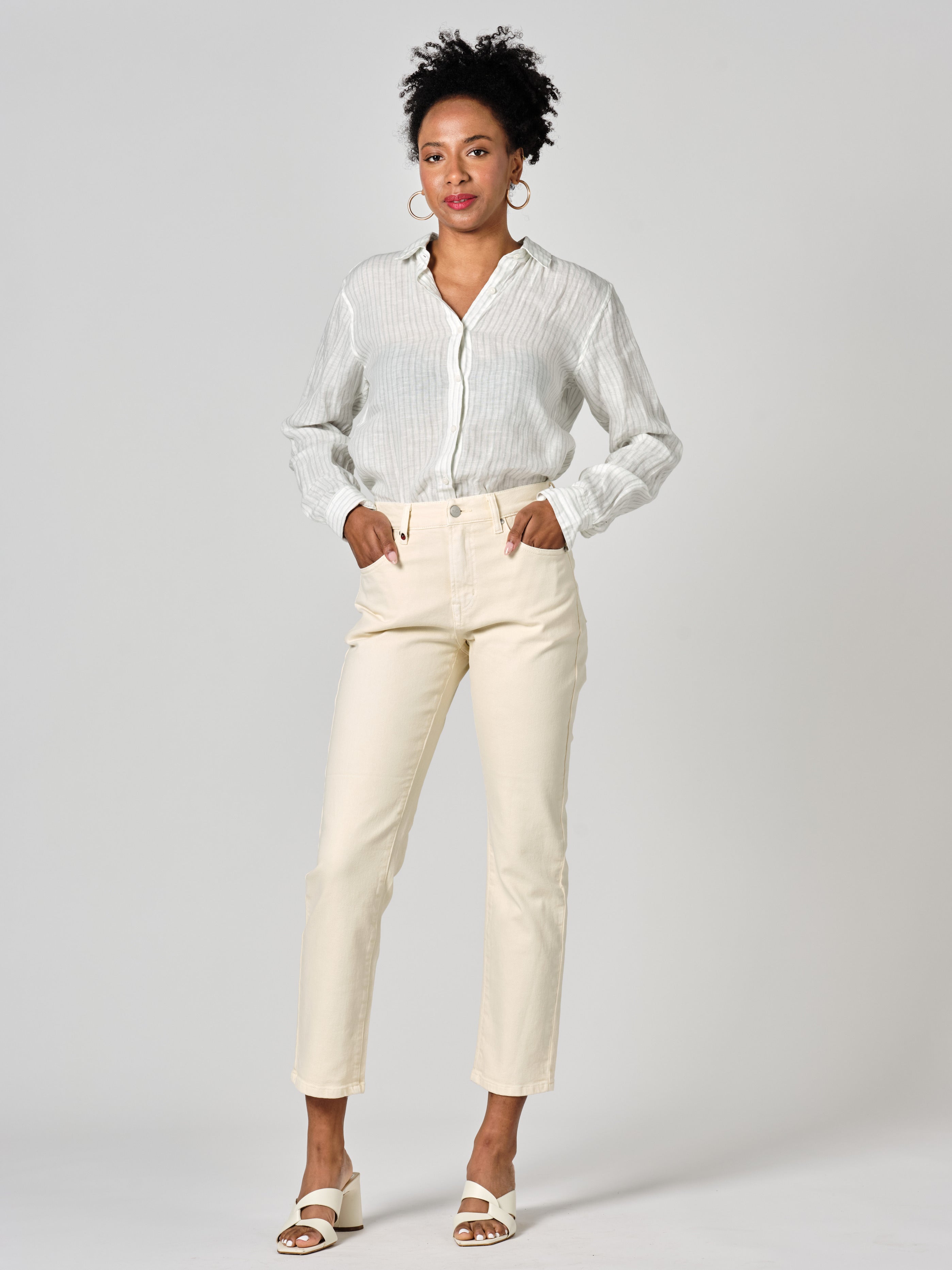 Jean mom greige PATRICIA MFN femme, GREIGE, taille 25, porté par Shazney (1m75) (F.A.M. JEANS) – photo 1