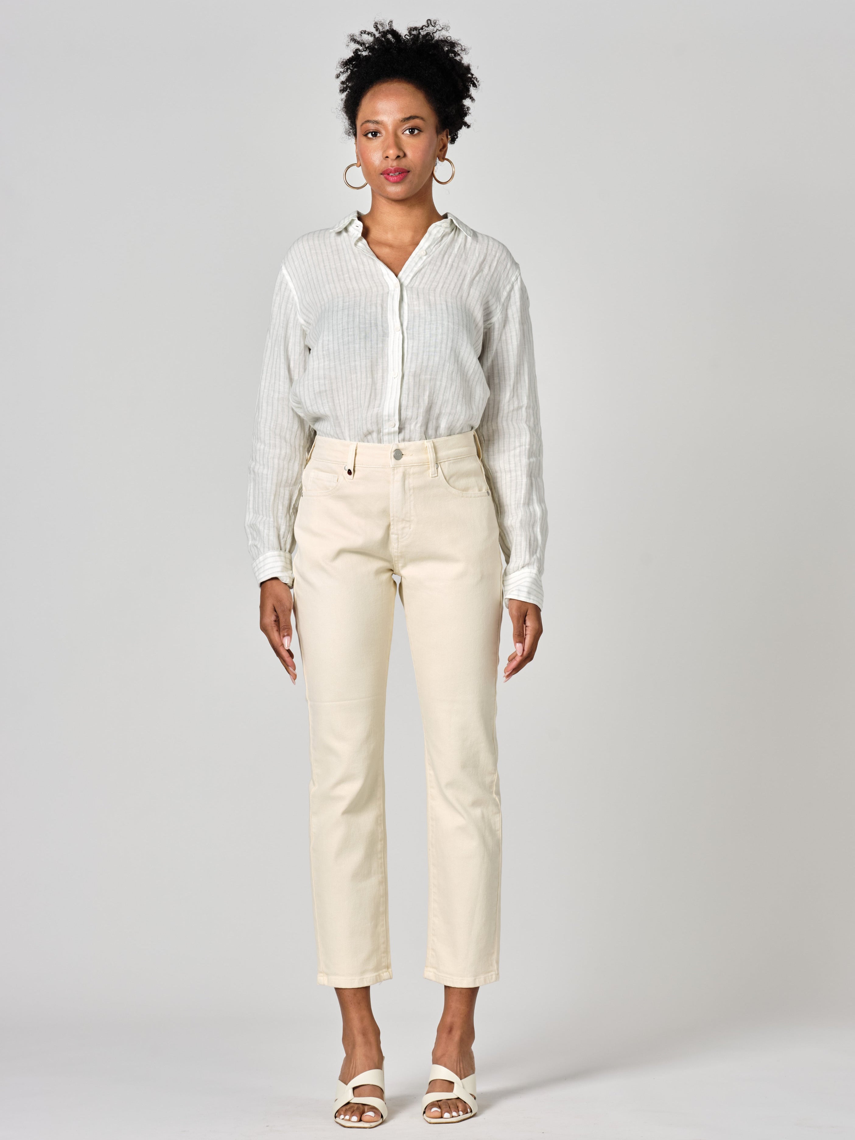 Jean mom greige PATRICIA MFN femme, GREIGE, taille 25, porté par Shazney (1m75) – photo 2