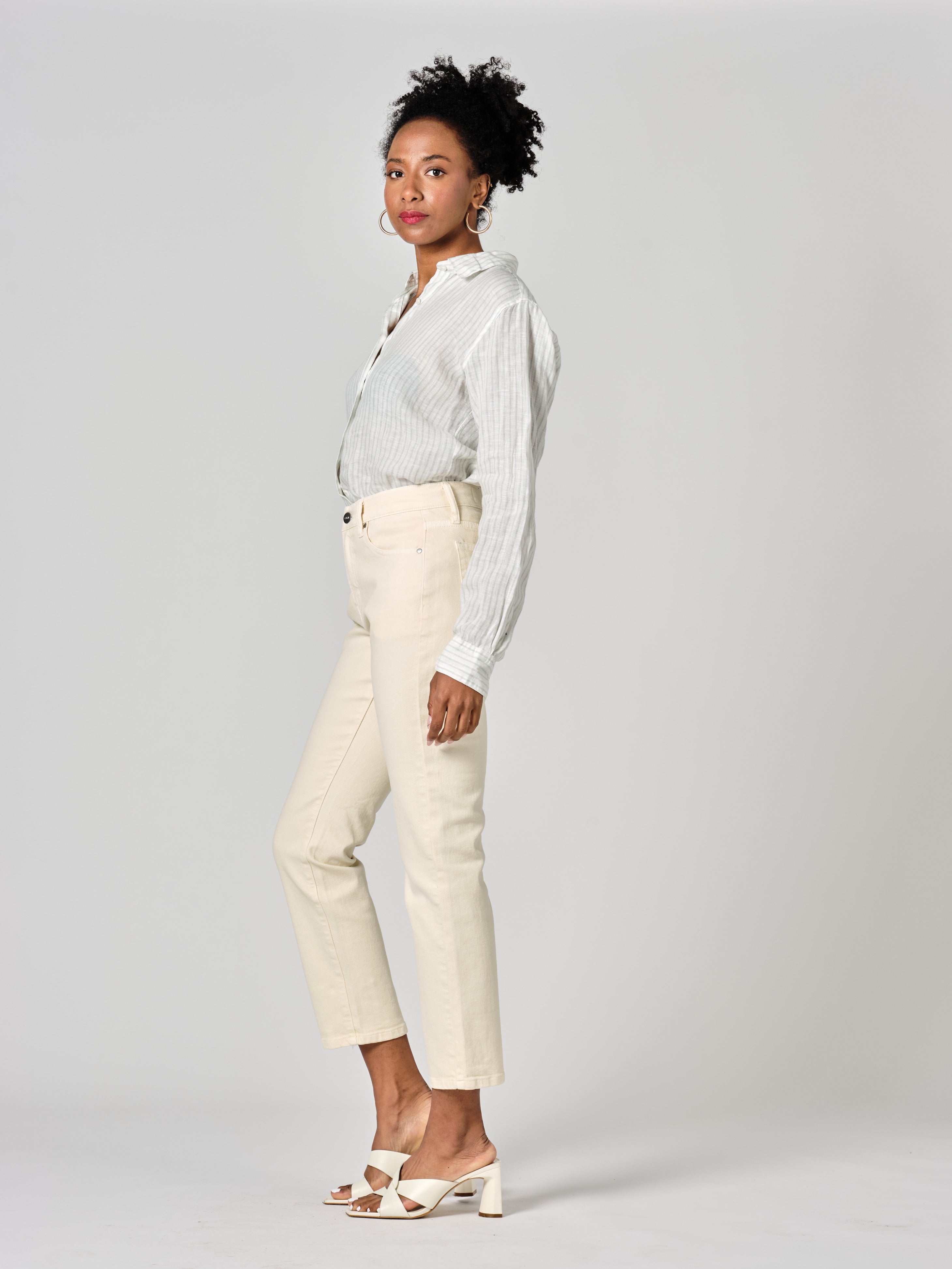 Jean mom greige PATRICIA MFN femme, GREIGE, taille 25, porté par Shazney (1m75) – photo 3