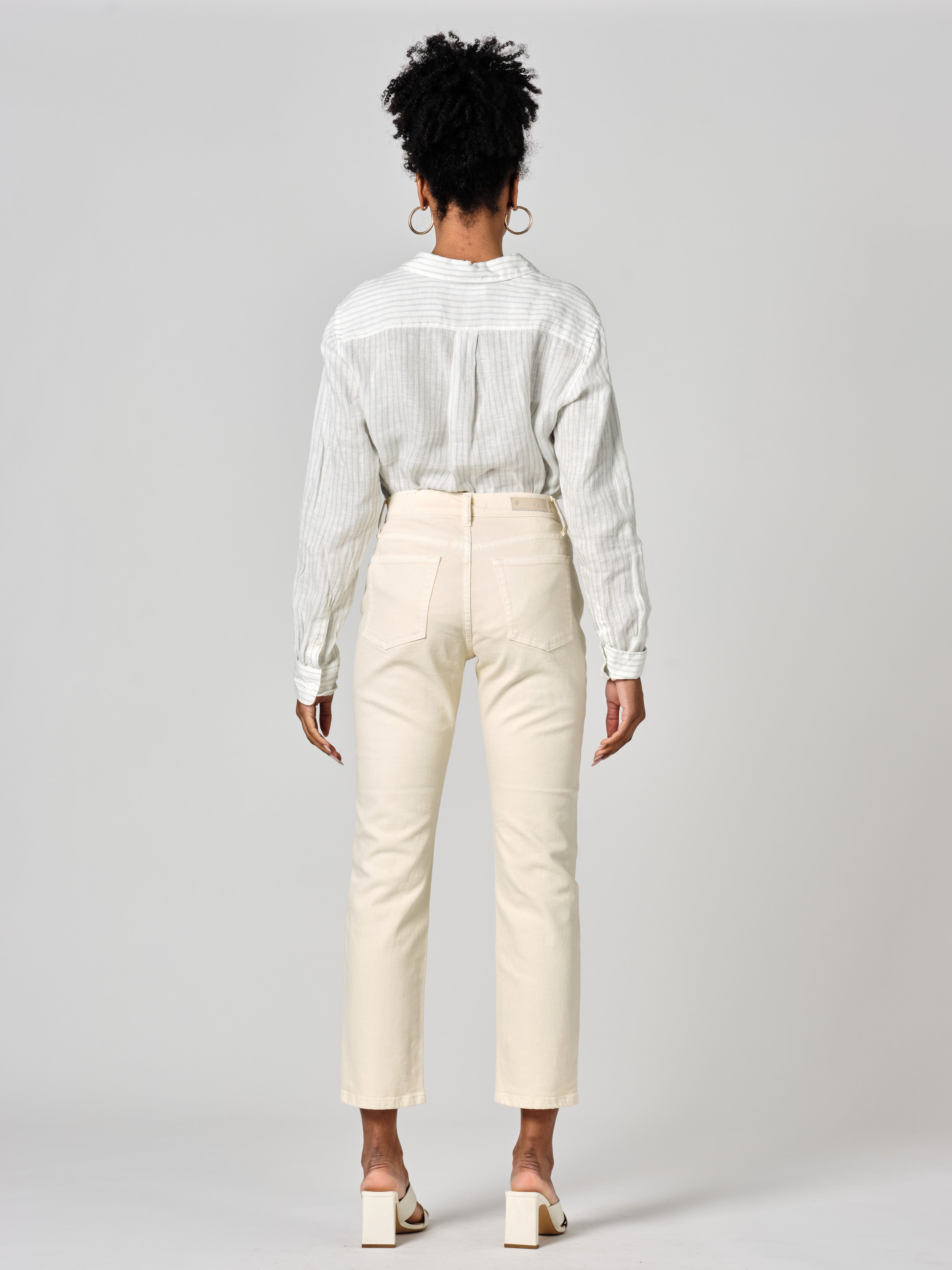 Jean mom greige PATRICIA MFN femme, GREIGE, taille 25, porté par Shazney (1m75) – photo 4