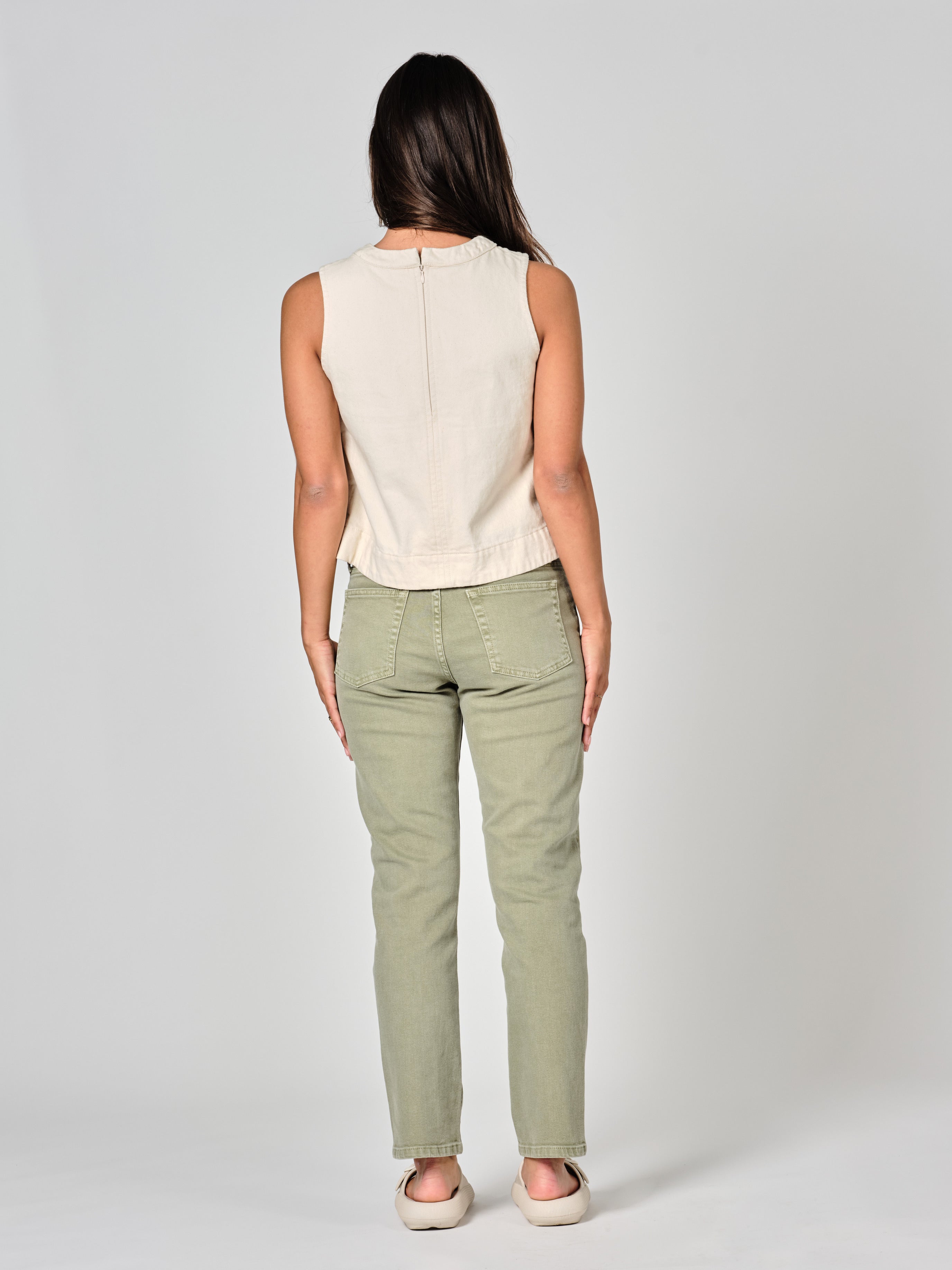 Jean mom kaki PATRICIA MFN femme, KAKI, taille 25, porté par Valentine (1m70) – photo 4