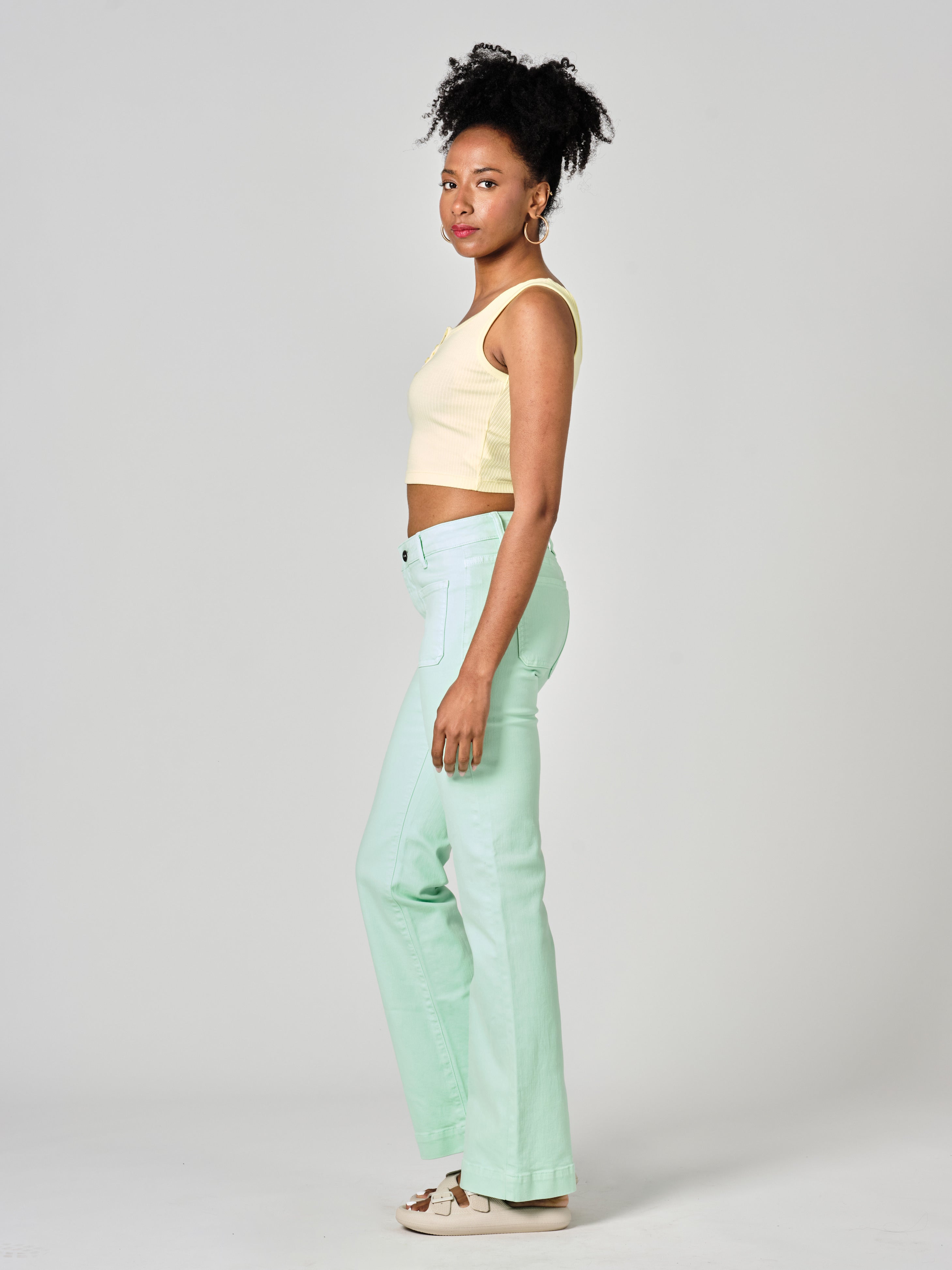 Jean bootcut vert BELLA femme, GREEN, taille 24, porté par Shazney (1m75) – photo 2