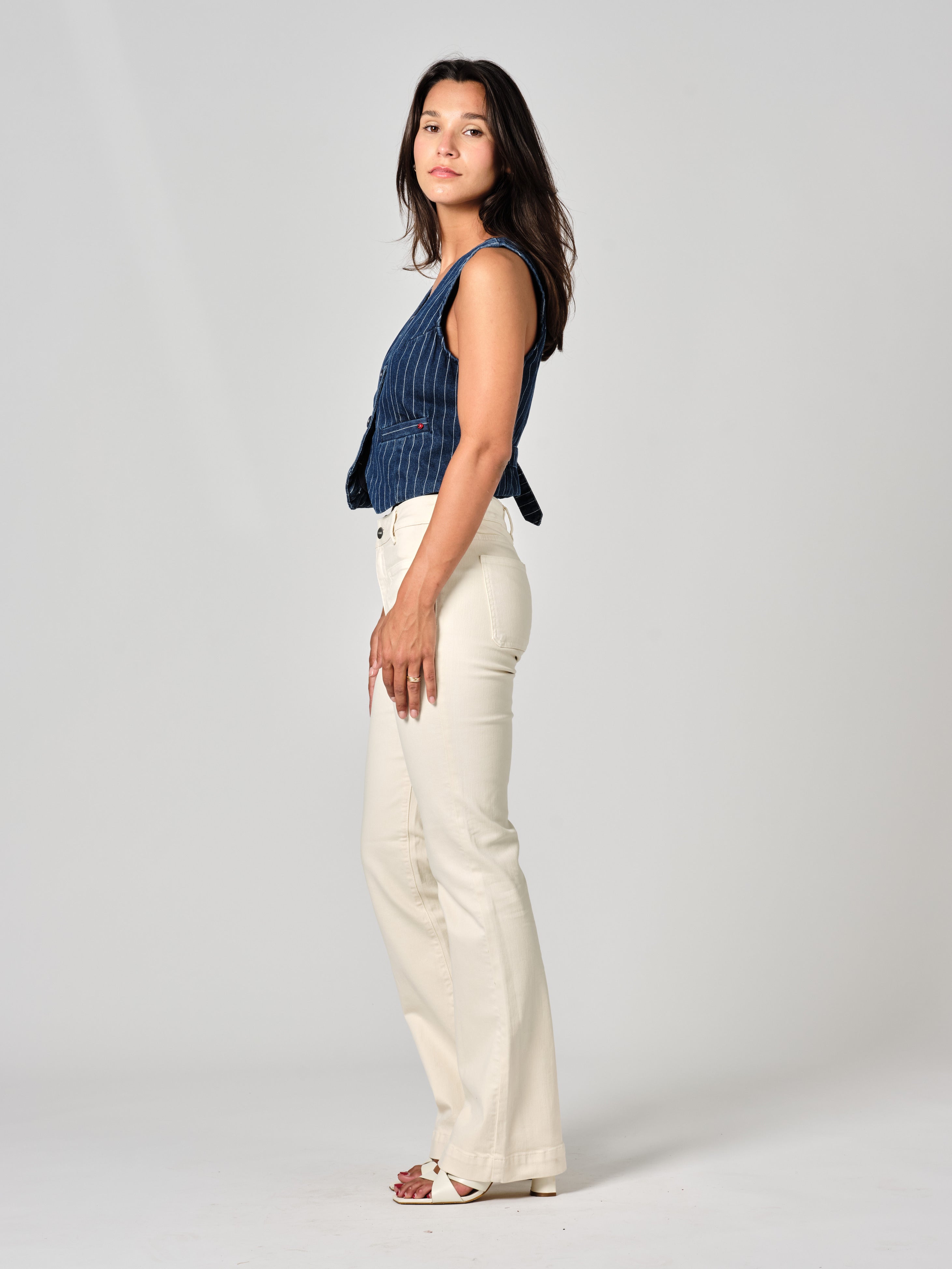 Jean bootcut greige BELLA femme, GREIGE, taille 25, porté par Valentine (1m70) – photo 3