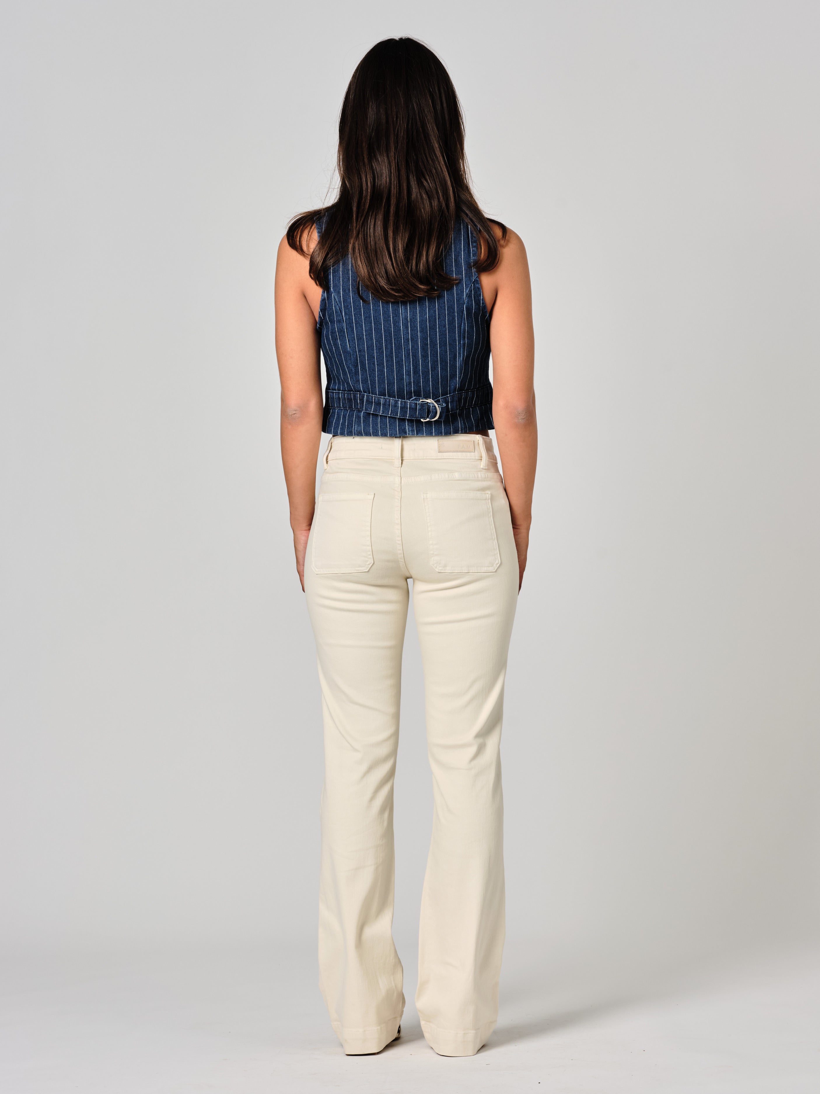 Jean bootcut greige BELLA femme, GREIGE, taille 25, porté par Valentine (1m70) – photo 4