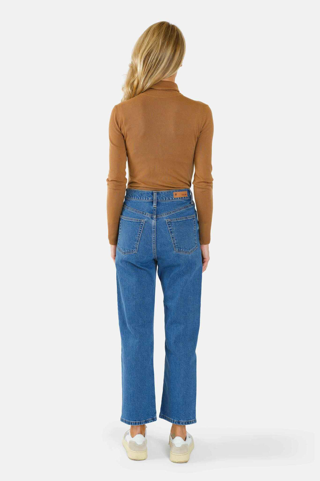 Jean straight stone POLA femme, STONE, taille 26, porté par Jessica (1m75) – photo 3